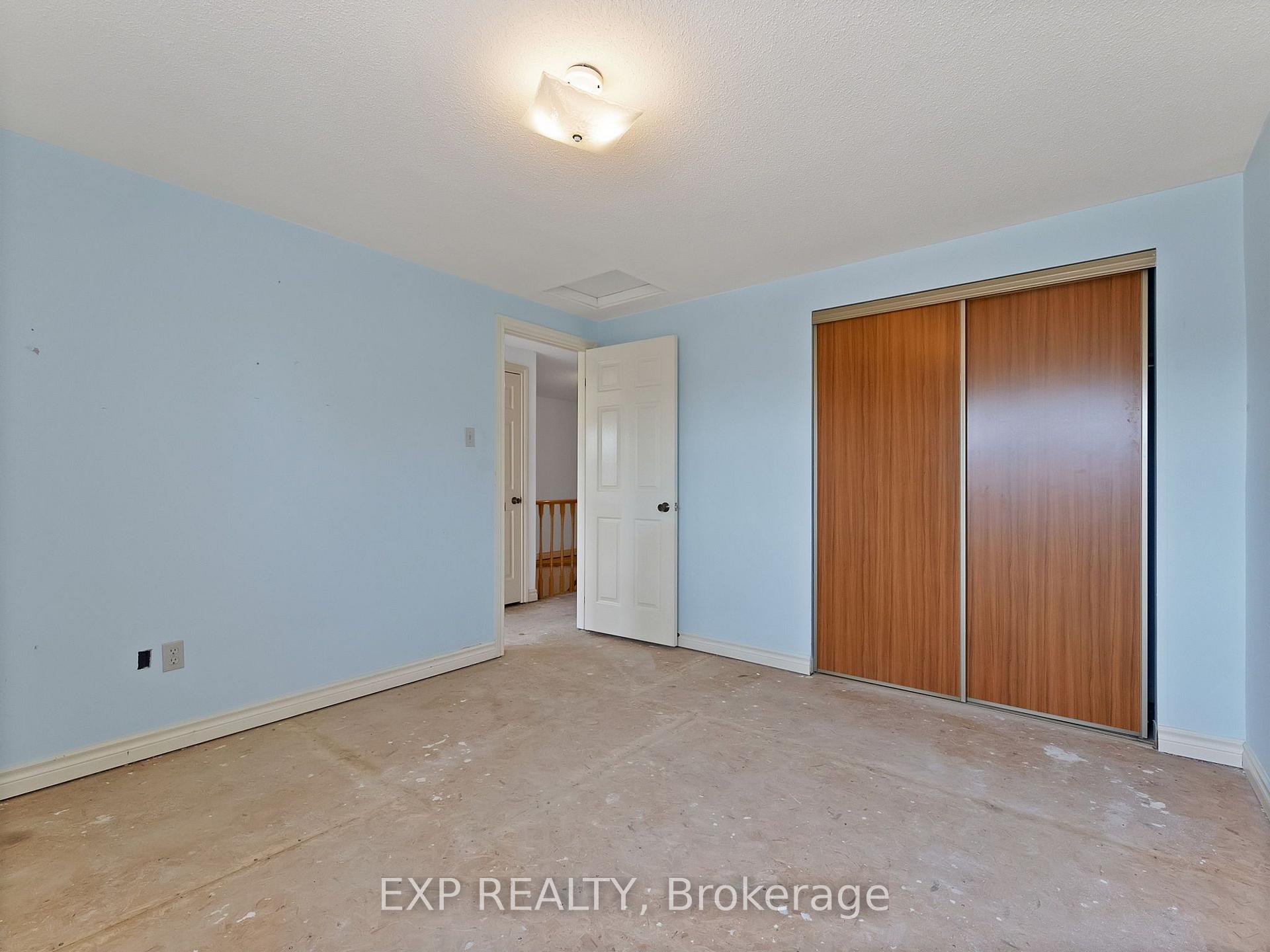 Photo 10 of 103 Chloe Crescent, Markham, Middlefield — HOMEH