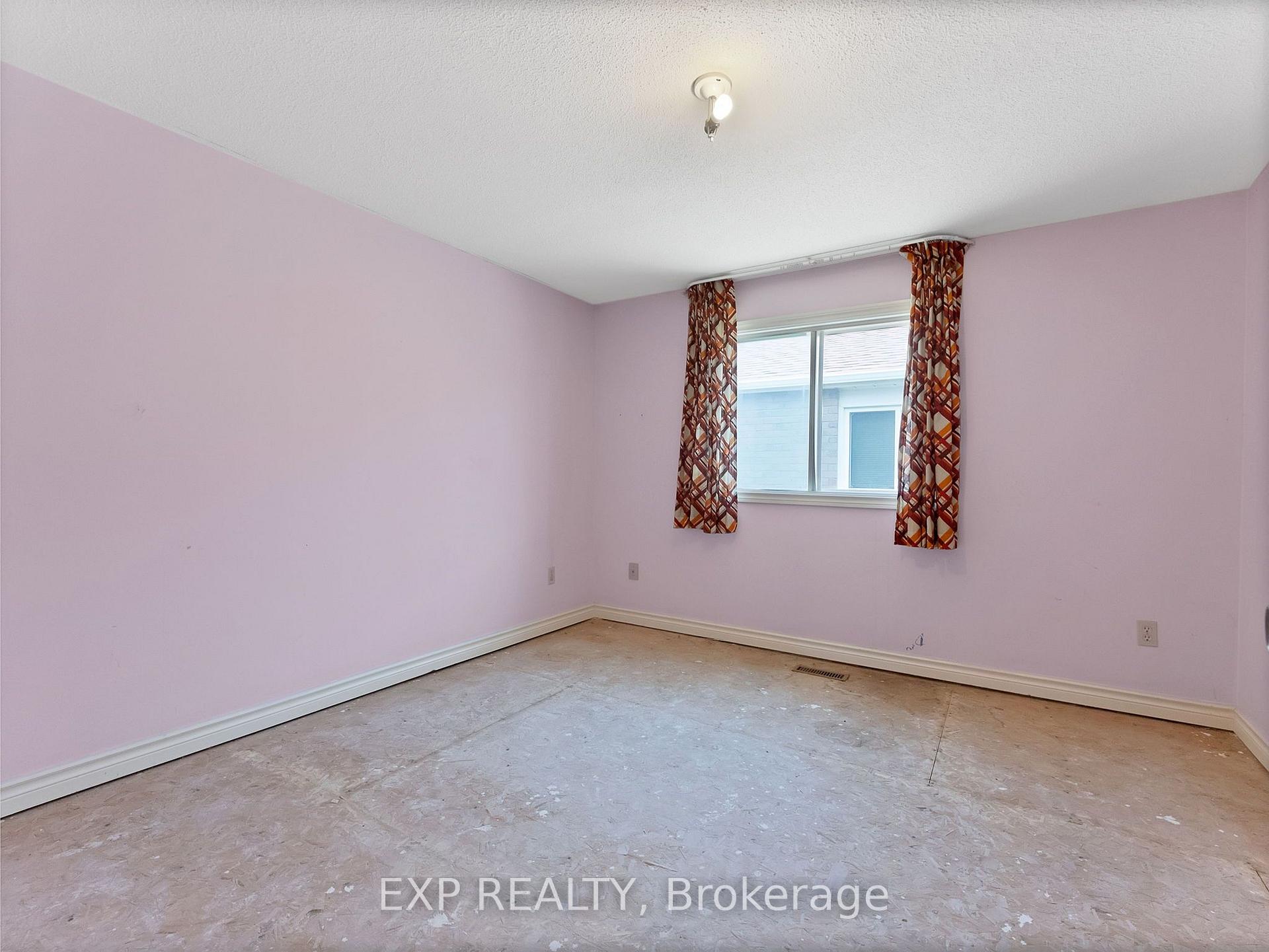 Photo 12 of 103 Chloe Crescent, Markham, Middlefield — HOMEH