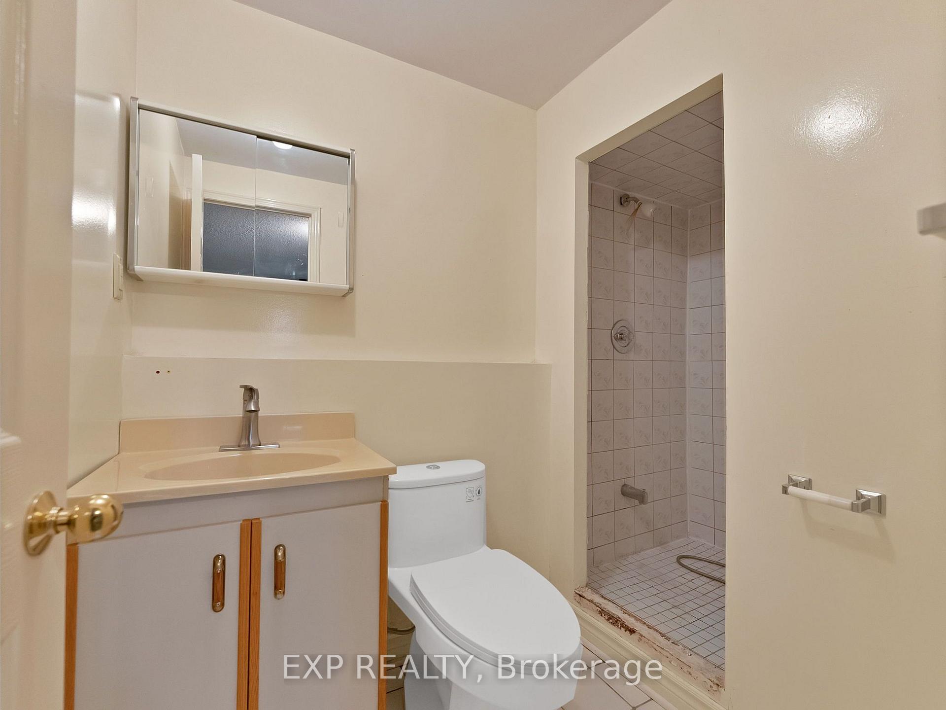 Photo 17 of 103 Chloe Crescent, Markham, Middlefield — HOMEH