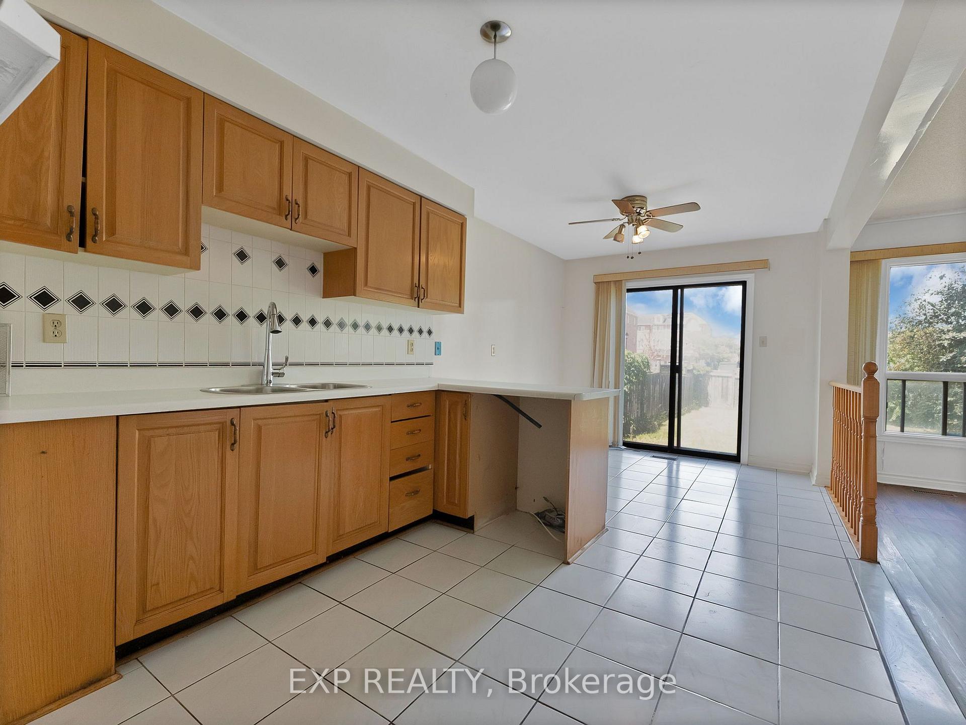 Photo 30 of 103 Chloe Crescent, Markham, Middlefield — HOMEH