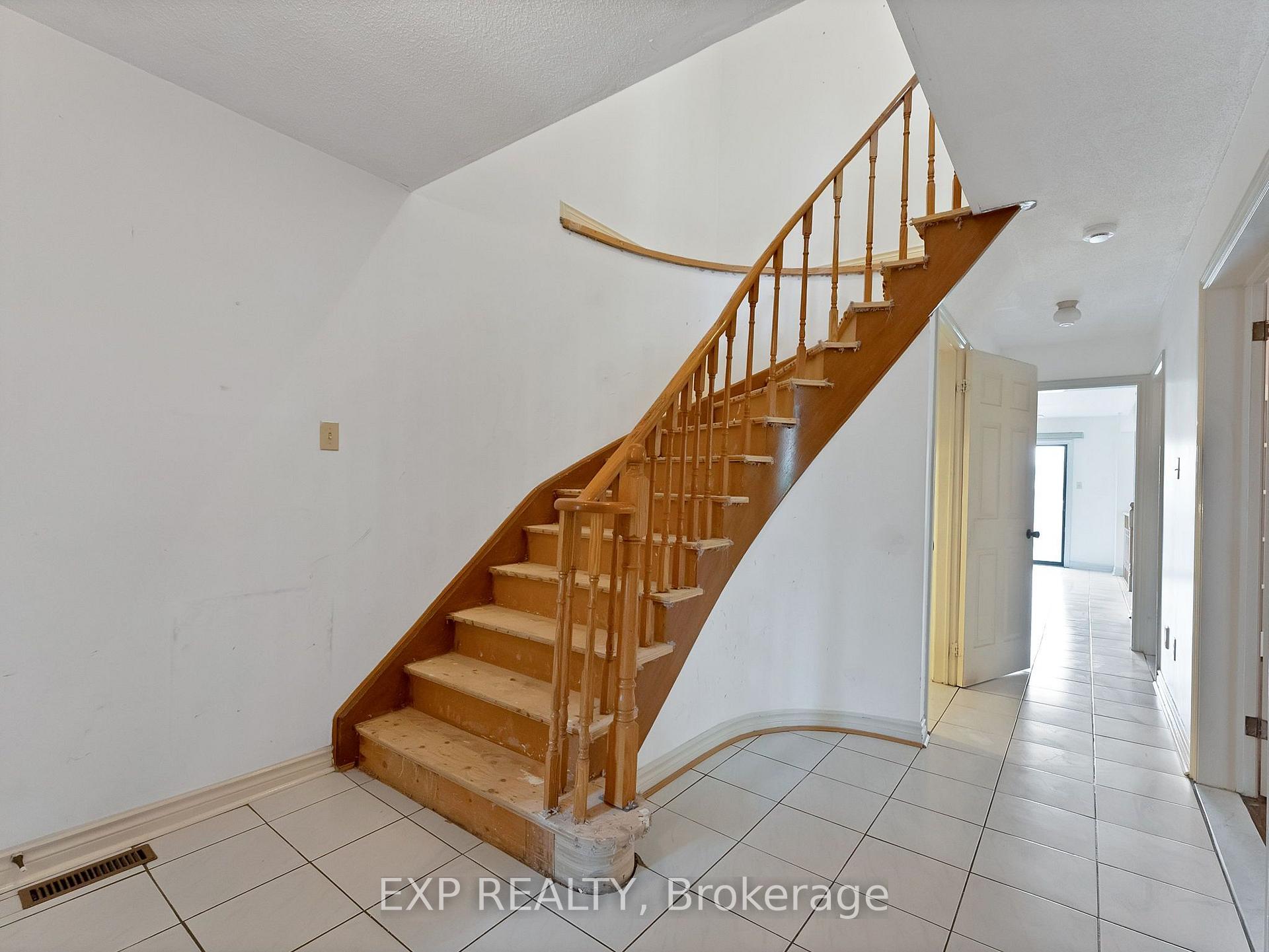 Photo 37 of 103 Chloe Crescent, Markham, Middlefield — HOMEH