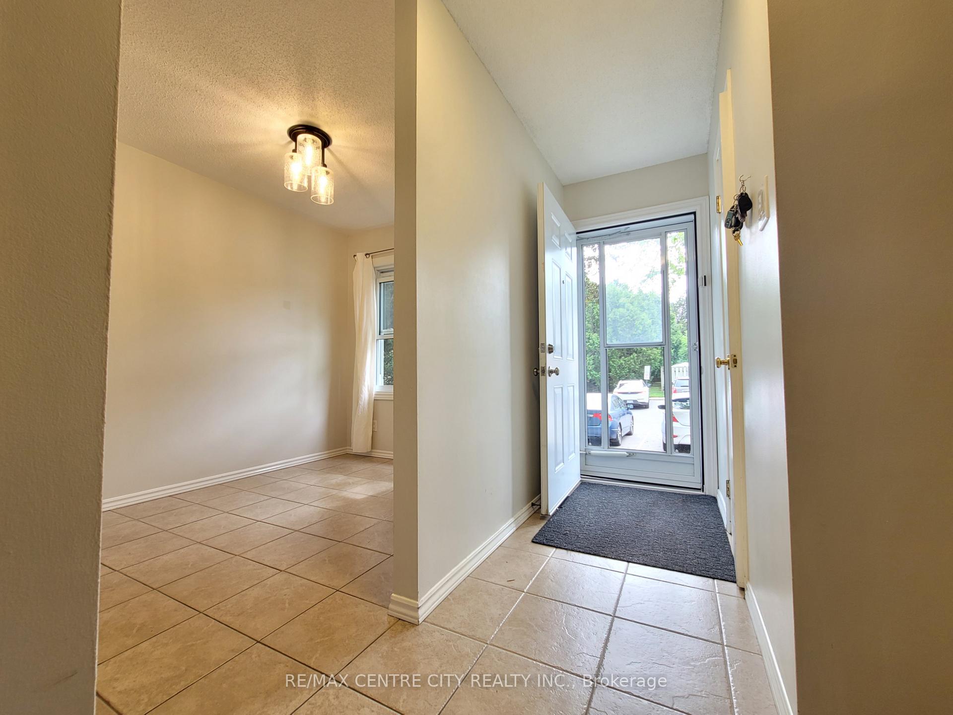 Photo 2 of 1247 Huron Street, London, East C — HOMEH