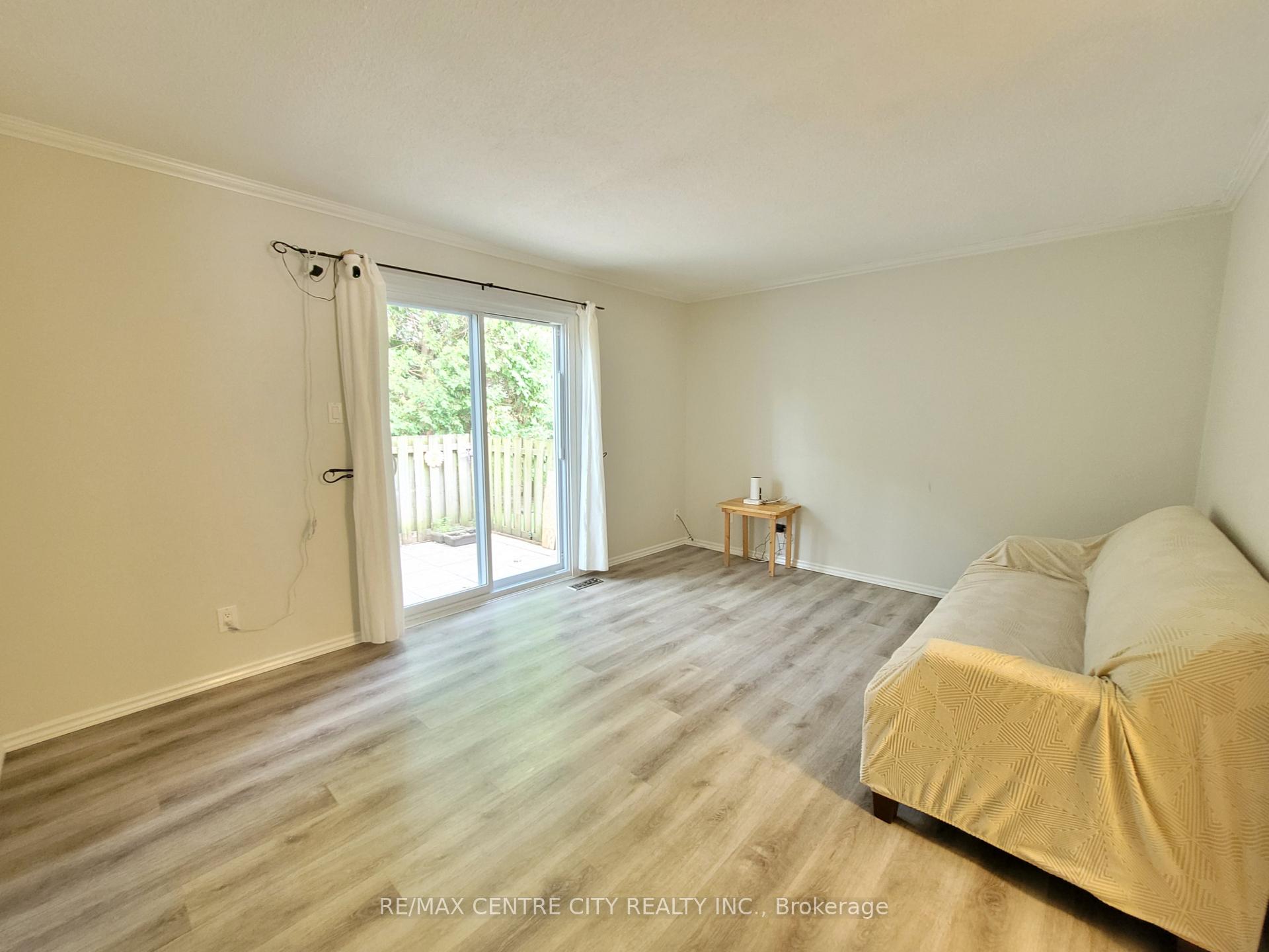 Photo 6 of 1247 Huron Street, London, East C — HOMEH