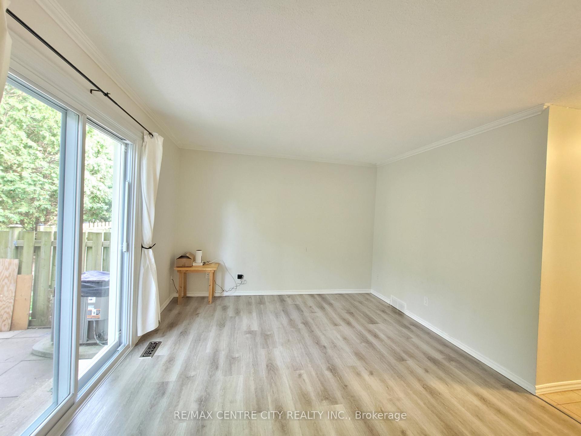 Photo 7 of 1247 Huron Street, London, East C — HOMEH