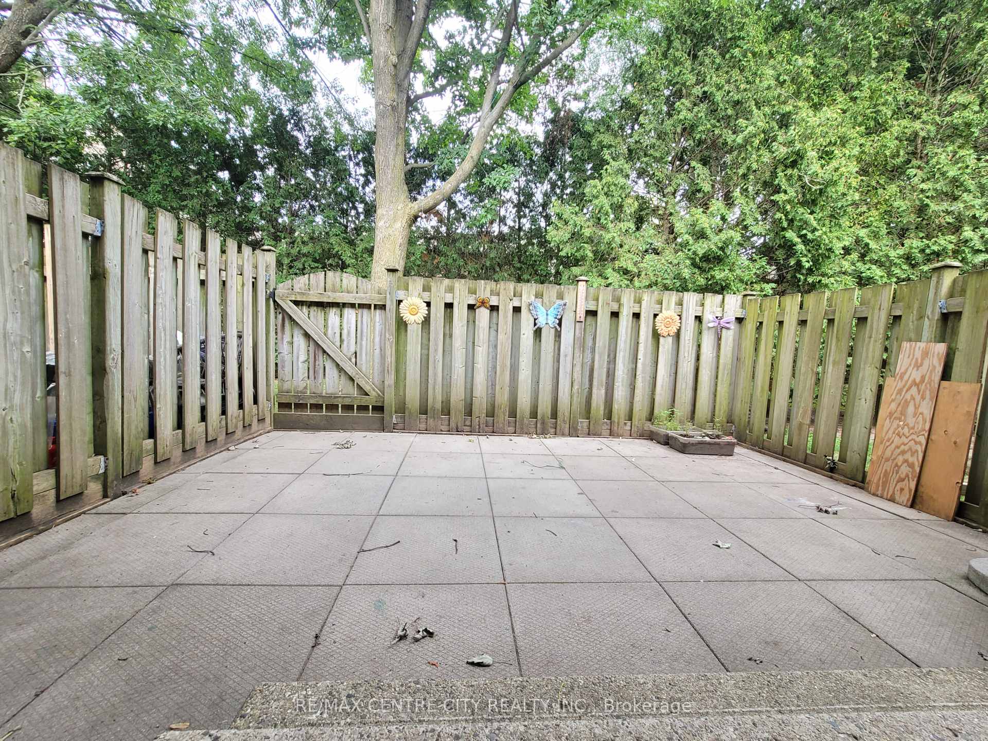 Photo 18 of 1247 Huron Street, London, East C — HOMEH
