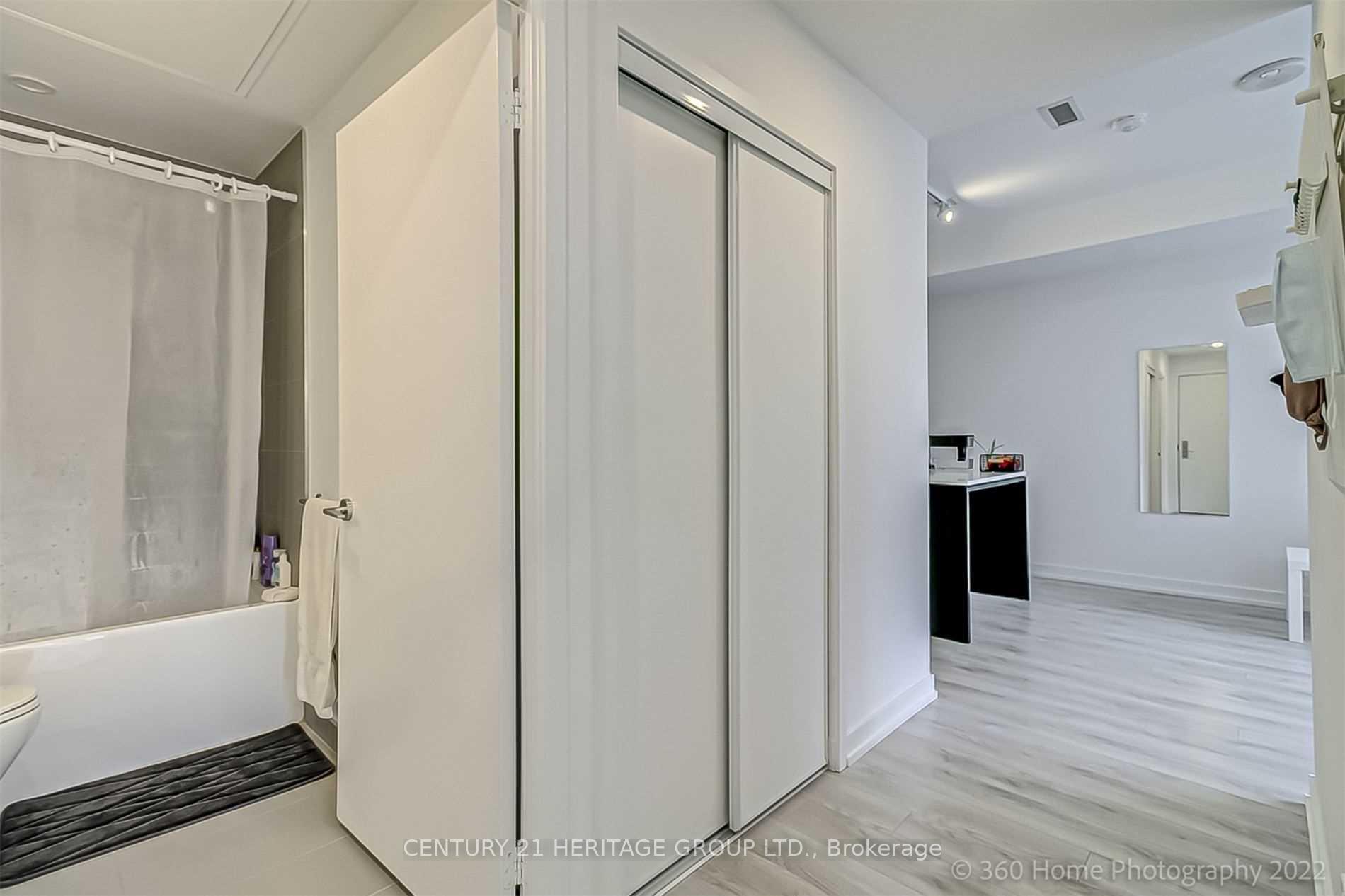 Photo 4 of Unit 1011, 33 Helendale Avenue, Toronto, Yonge-Eglinton — HOMEH