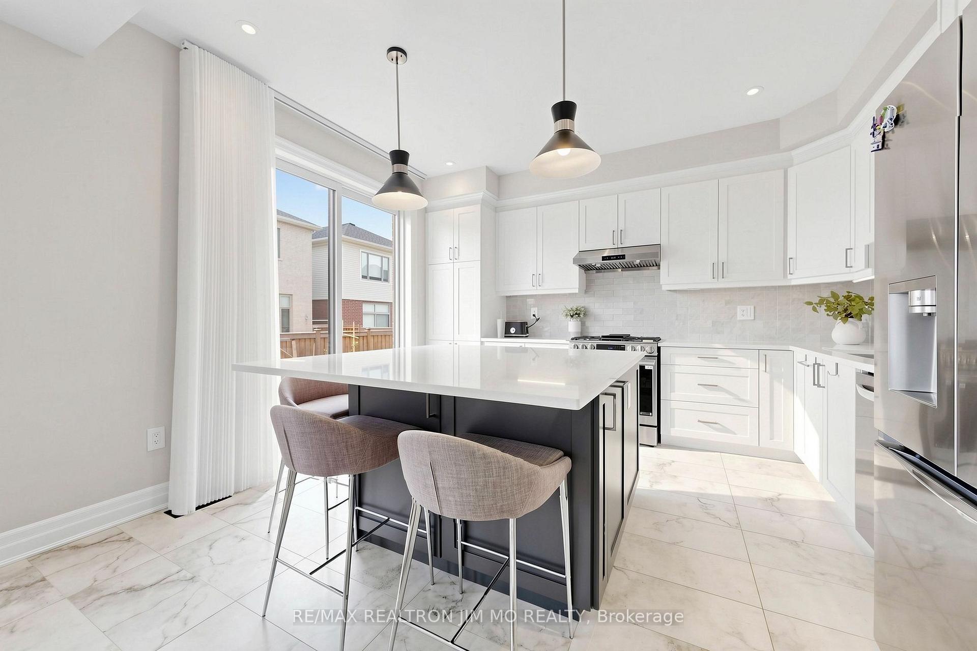 Photo 8 of 476 Kennedy Circle W, Milton, Cobban — HOMEH