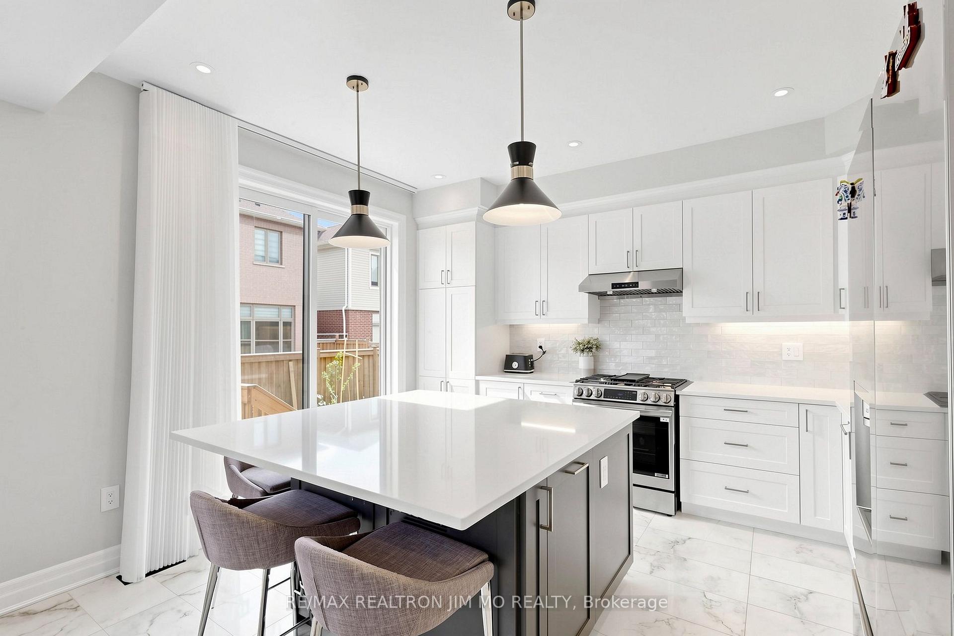 Photo 9 of 476 Kennedy Circle W, Milton, Cobban — HOMEH