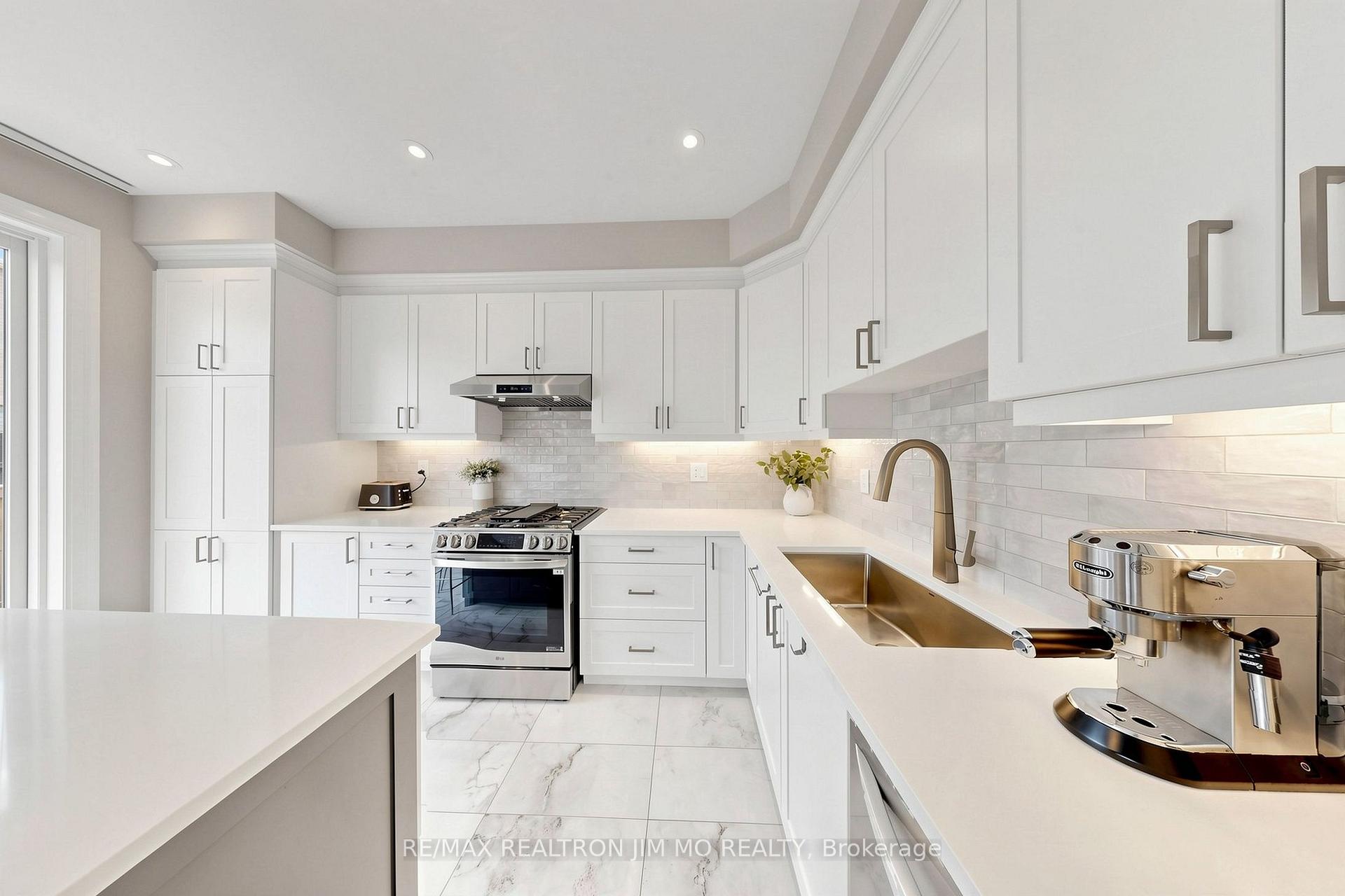 Photo 11 of 476 Kennedy Circle W, Milton, Cobban — HOMEH