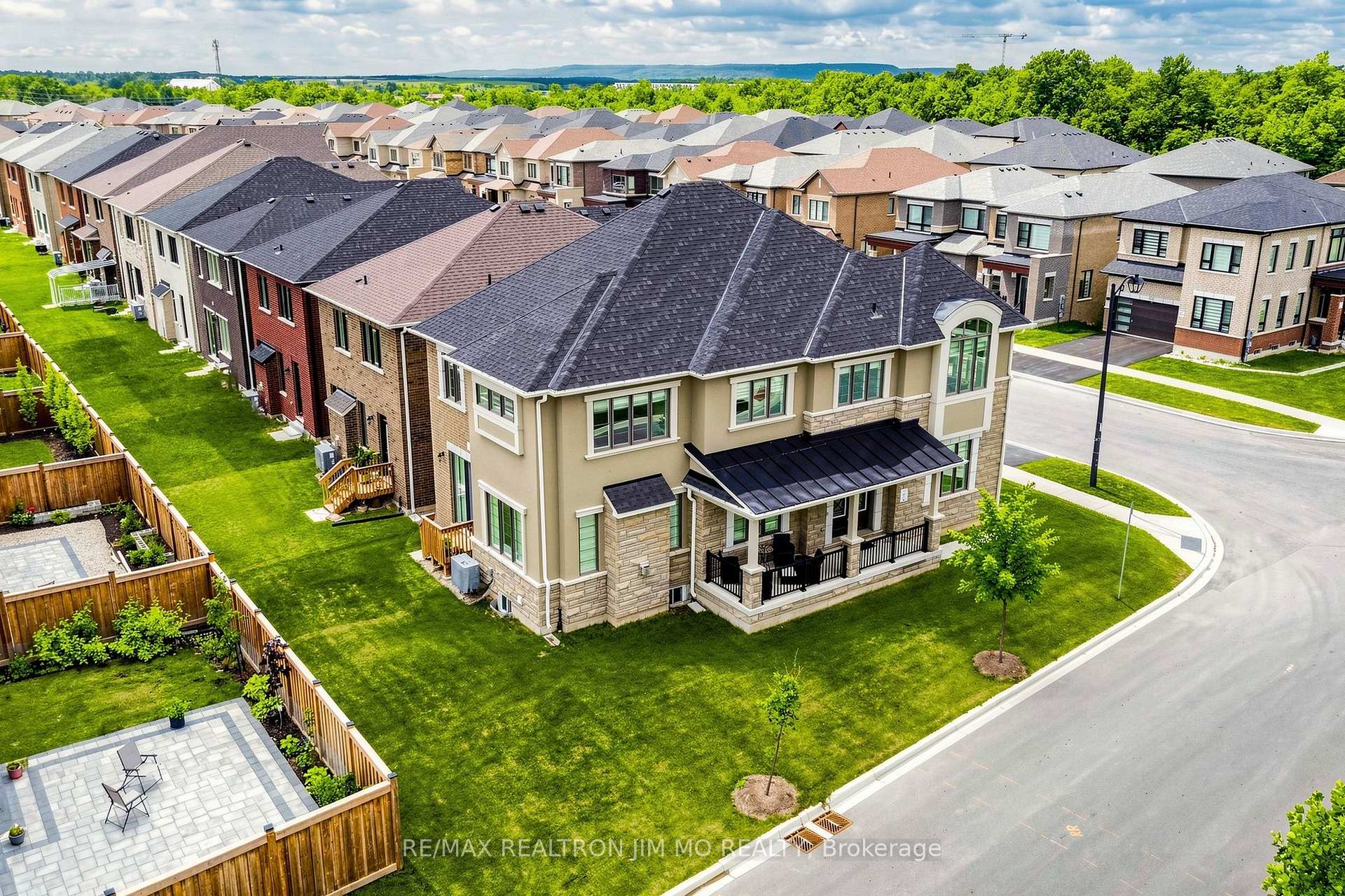 Photo 43 of 476 Kennedy Circle W, Milton, Cobban — HOMEH
