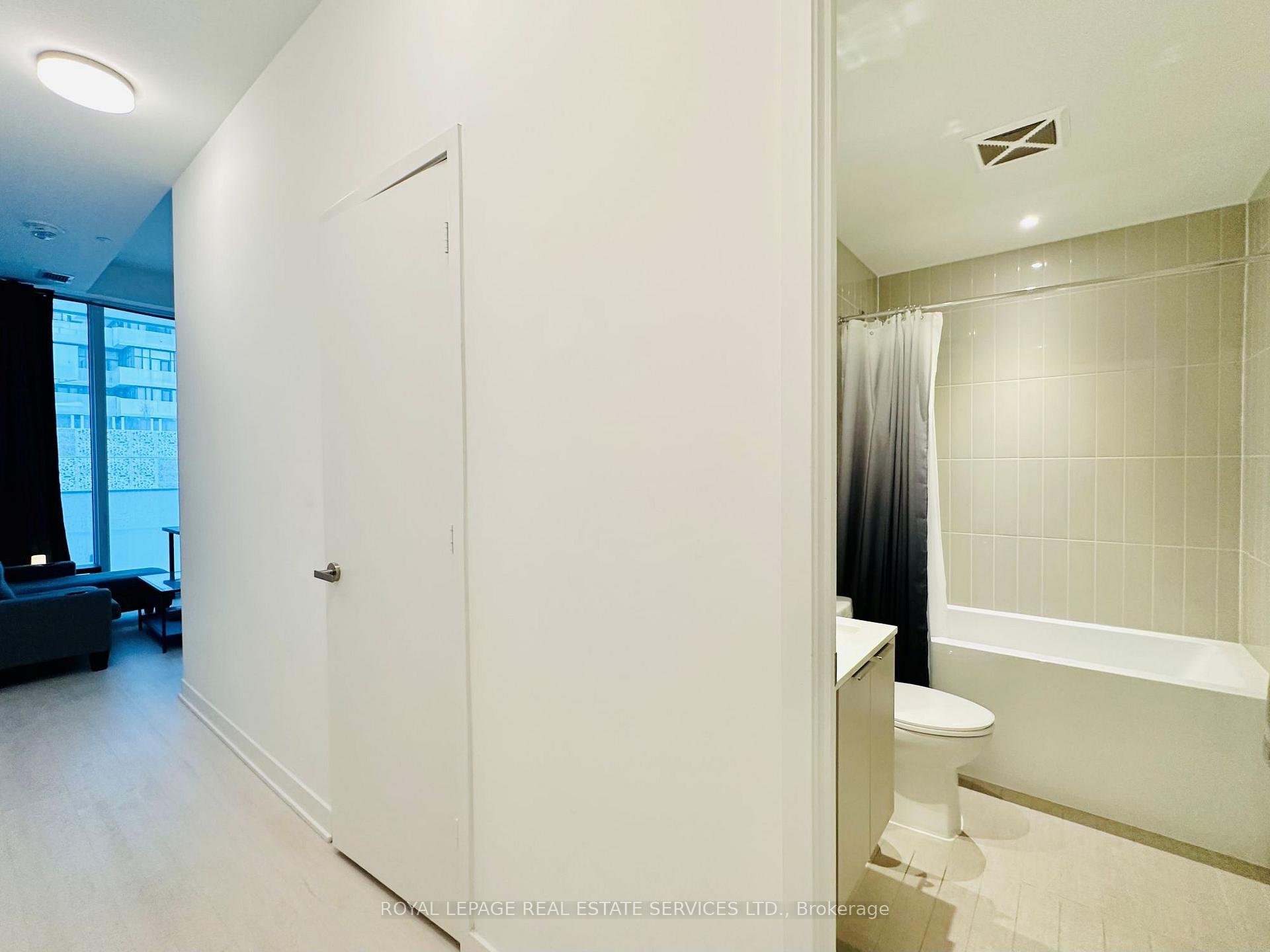 Photo 3 of Unit 323, 3900 Confederation Parkway, Mississauga, City Centre — HOMEH