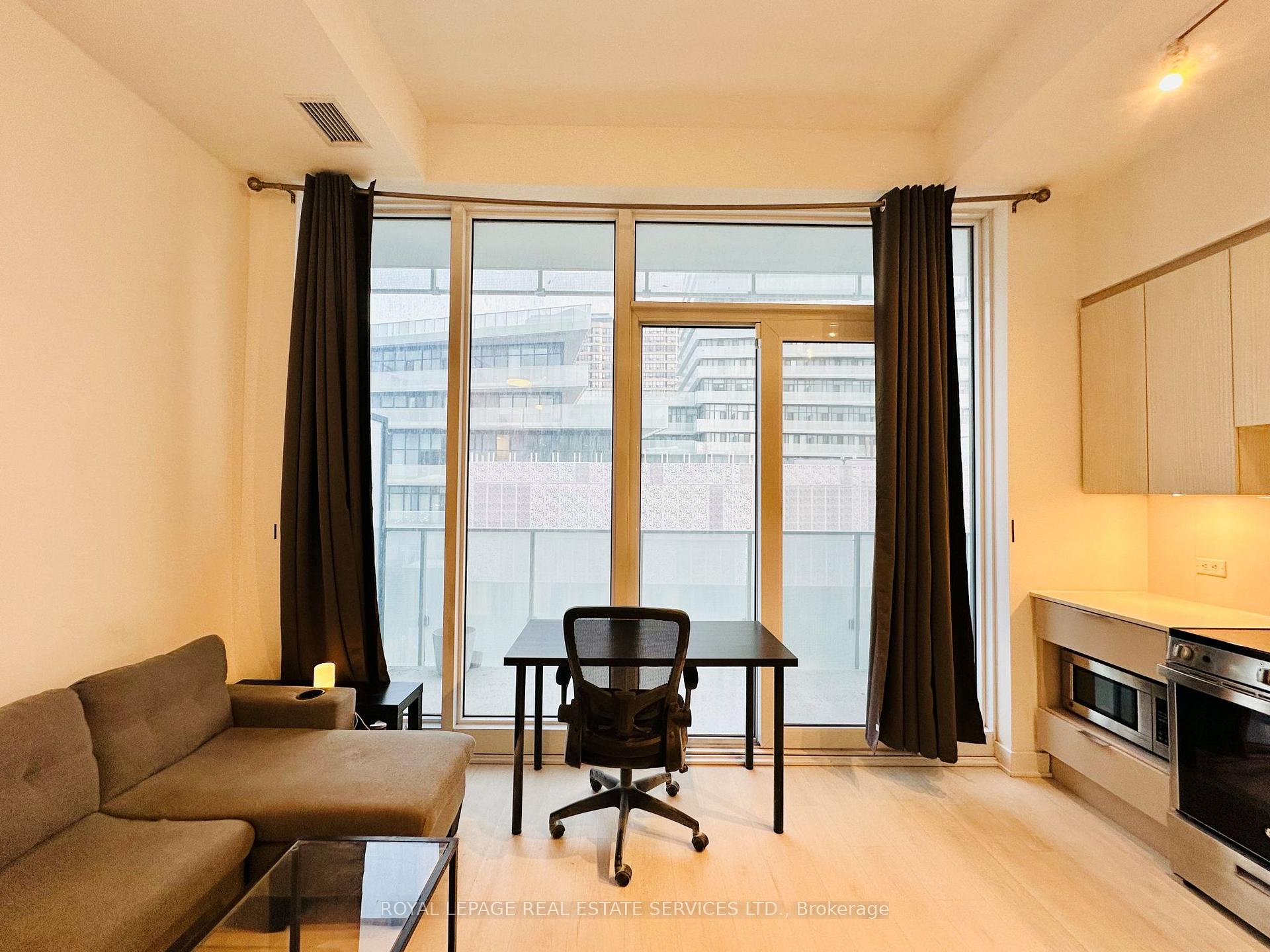 Photo 7 of Unit 323, 3900 Confederation Parkway, Mississauga, City Centre — HOMEH