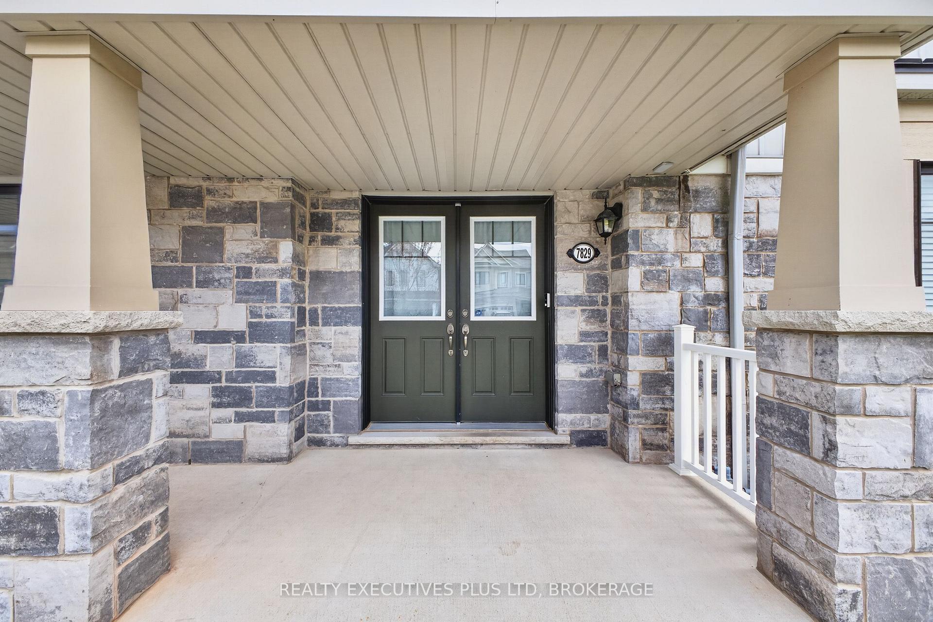 Photo 4 of 7829 Buckeye Crescent, Niagara Falls, Brown — HOMEH
