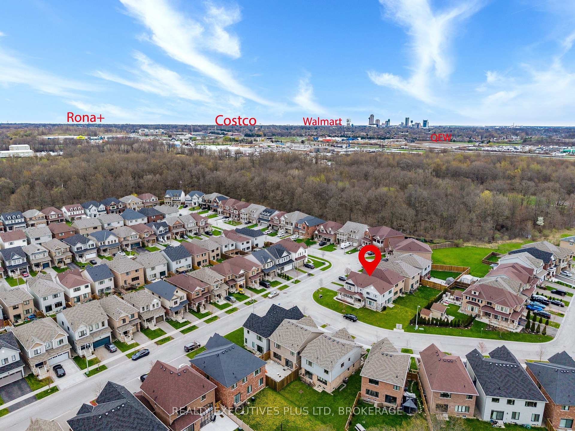Photo 5 of 7829 Buckeye Crescent, Niagara Falls, Brown — HOMEH