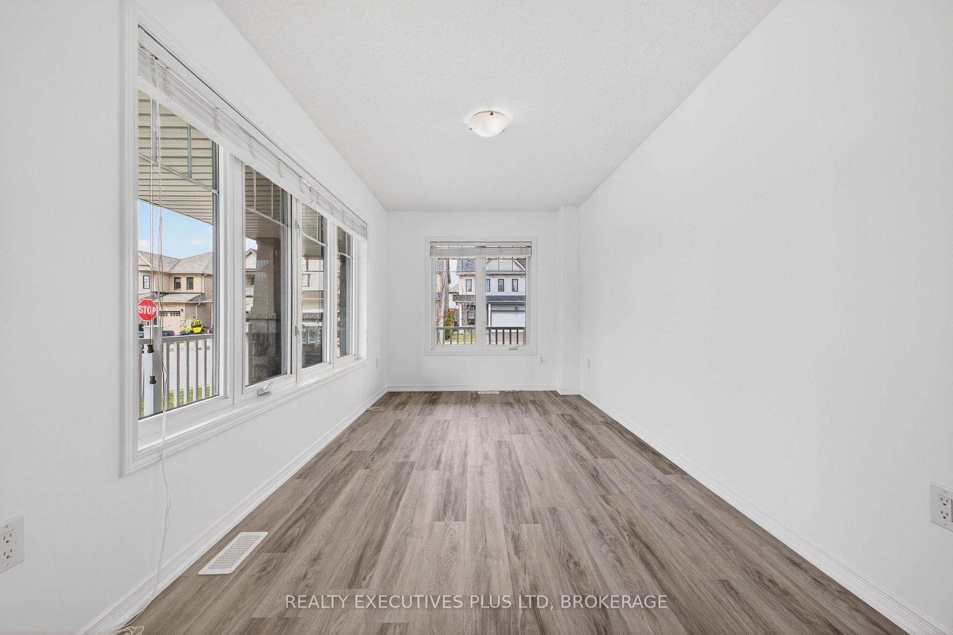 Photo 9 of 7829 Buckeye Crescent, Niagara Falls, Brown — HOMEH