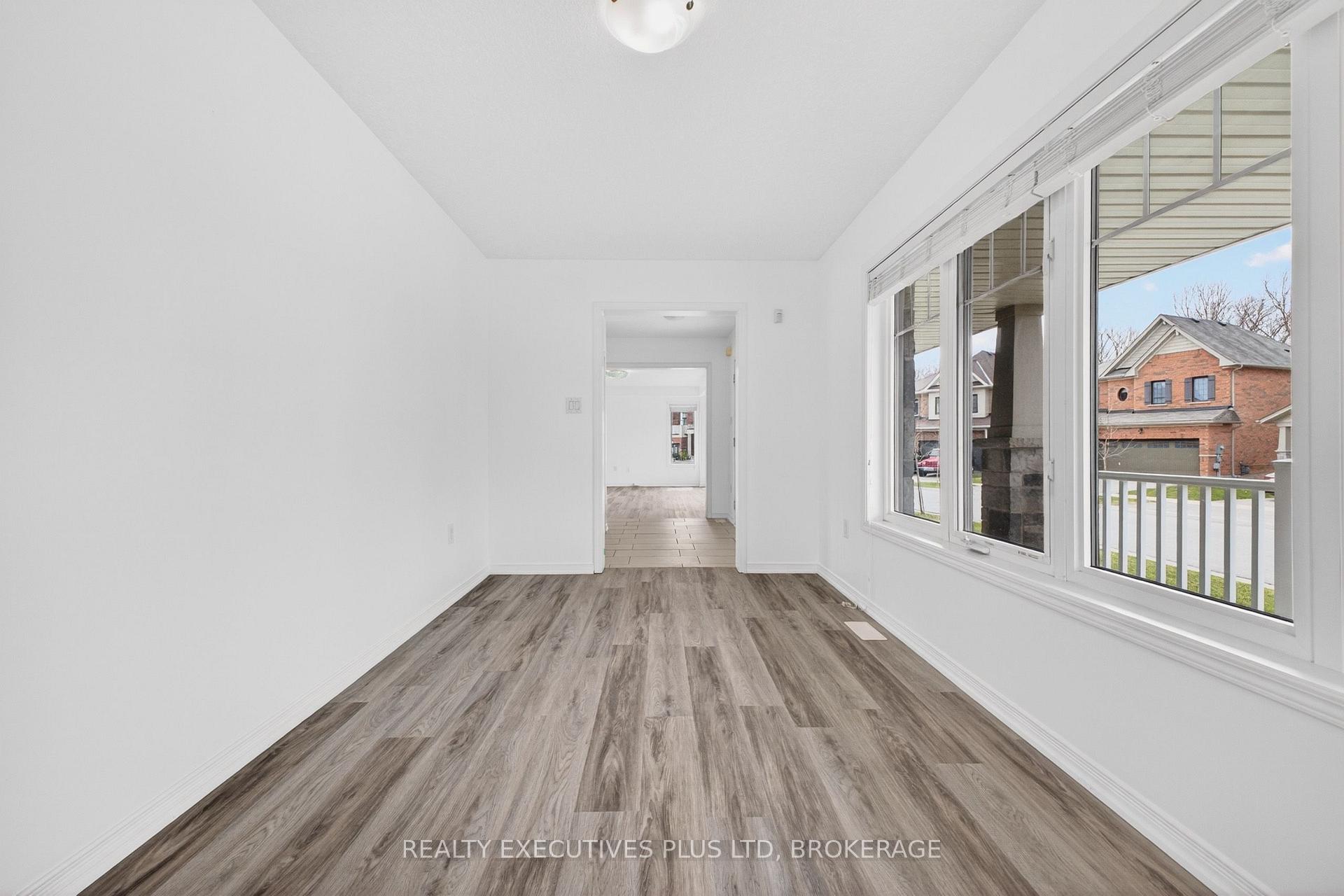 Photo 10 of 7829 Buckeye Crescent, Niagara Falls, Brown — HOMEH