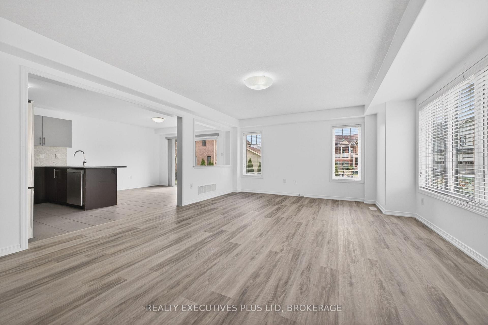 Photo 12 of 7829 Buckeye Crescent, Niagara Falls, Brown — HOMEH