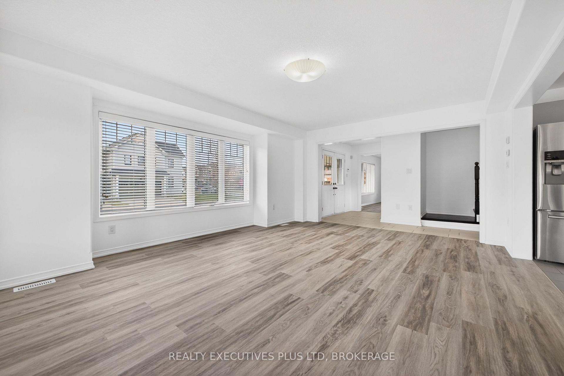 Photo 14 of 7829 Buckeye Crescent, Niagara Falls, Brown — HOMEH