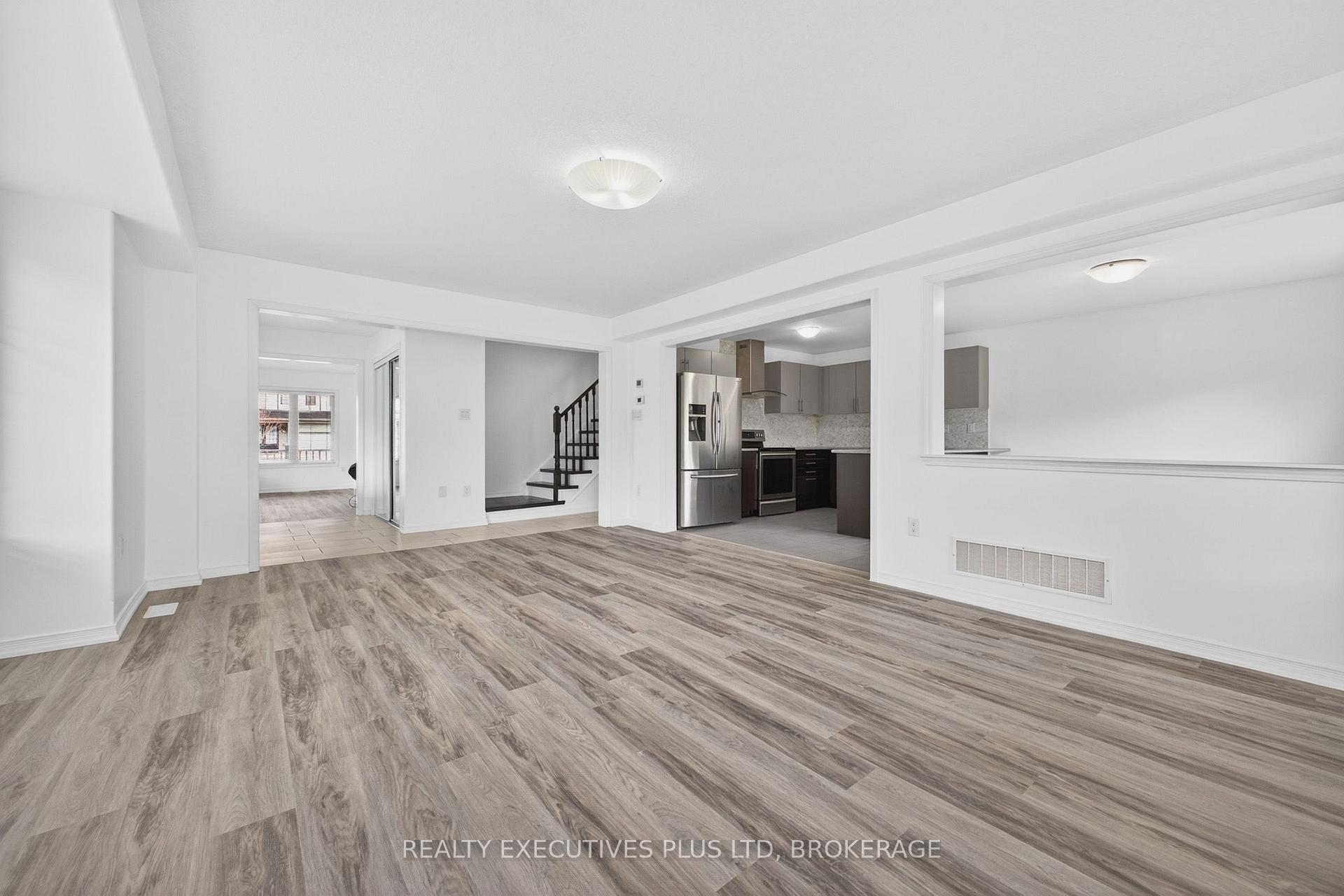 Photo 15 of 7829 Buckeye Crescent, Niagara Falls, Brown — HOMEH