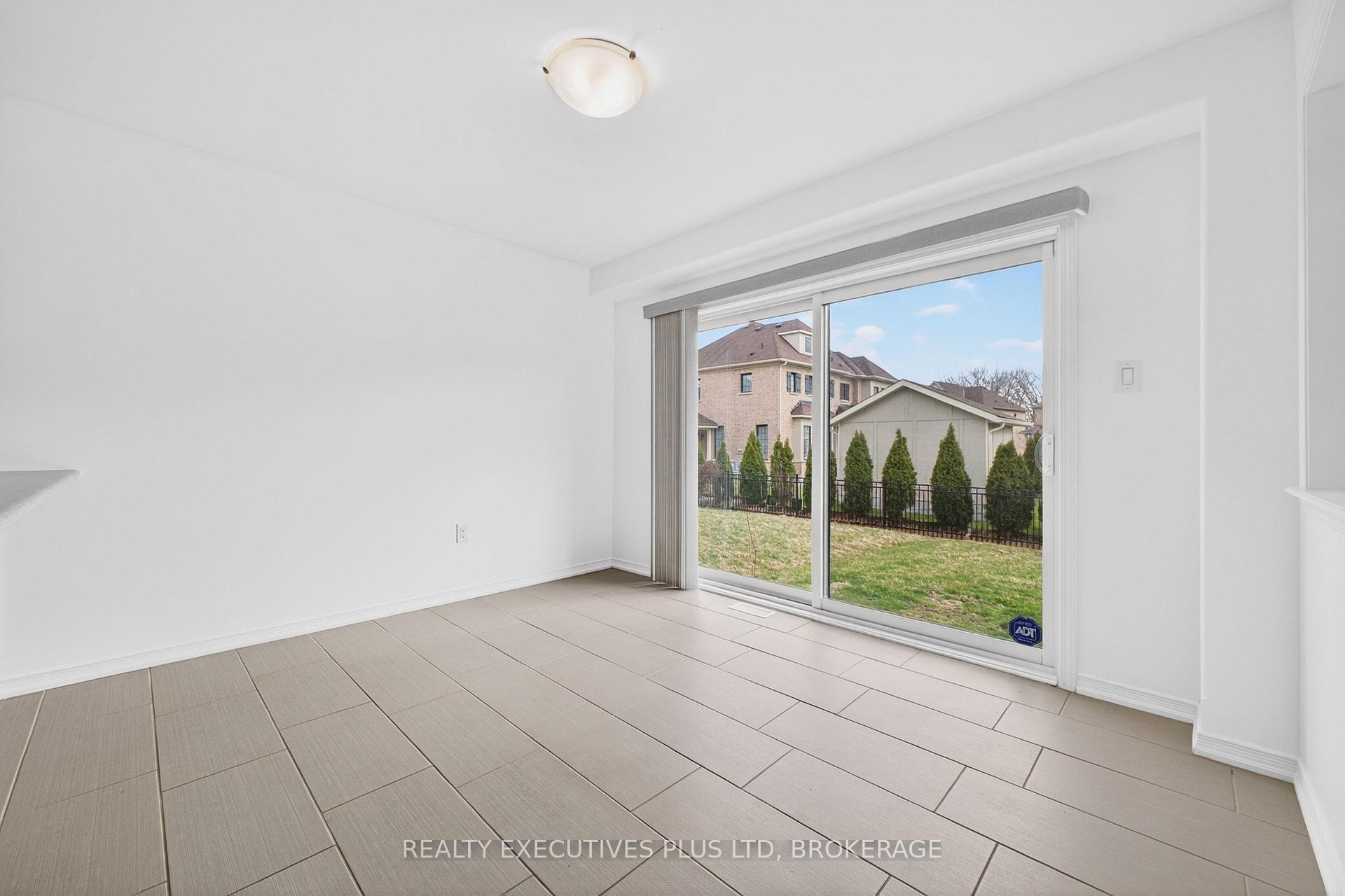 Photo 16 of 7829 Buckeye Crescent, Niagara Falls, Brown — HOMEH