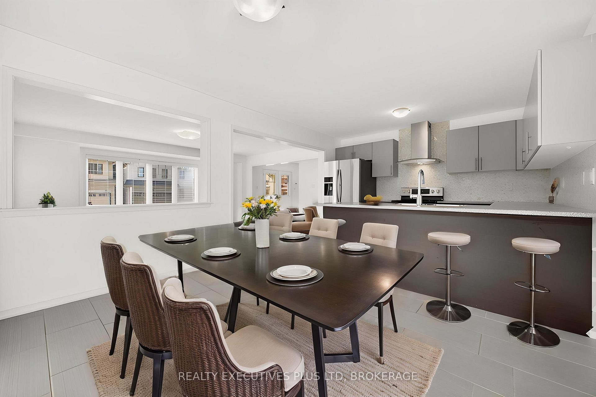Photo 17 of 7829 Buckeye Crescent, Niagara Falls, Brown — HOMEH