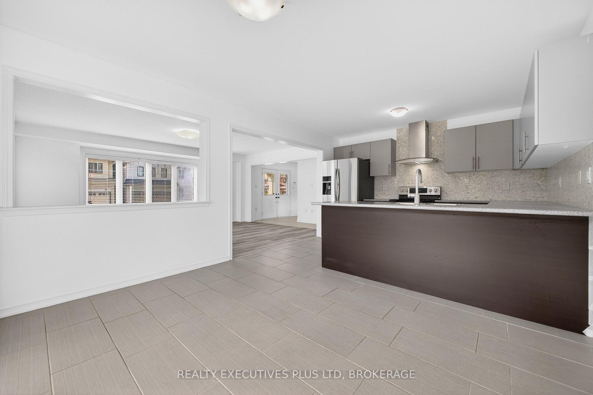 Photo 18 of 7829 Buckeye Crescent, Niagara Falls, Brown — HOMEH