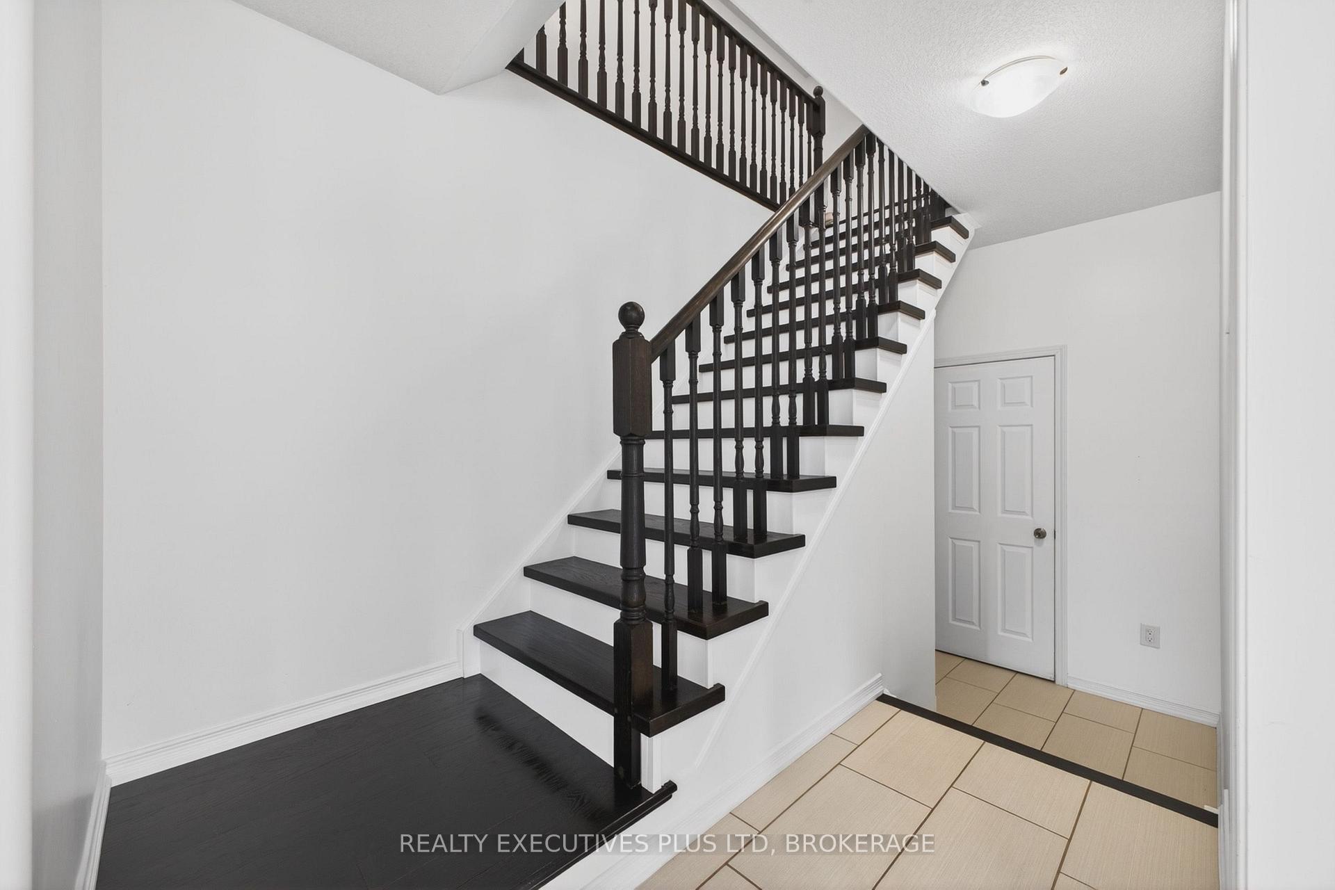 Photo 20 of 7829 Buckeye Crescent, Niagara Falls, Brown — HOMEH