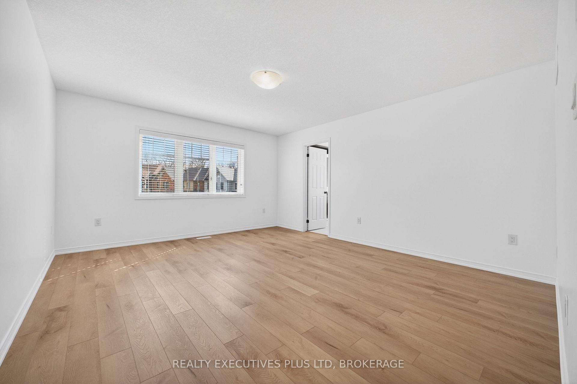 Photo 25 of 7829 Buckeye Crescent, Niagara Falls, Brown — HOMEH