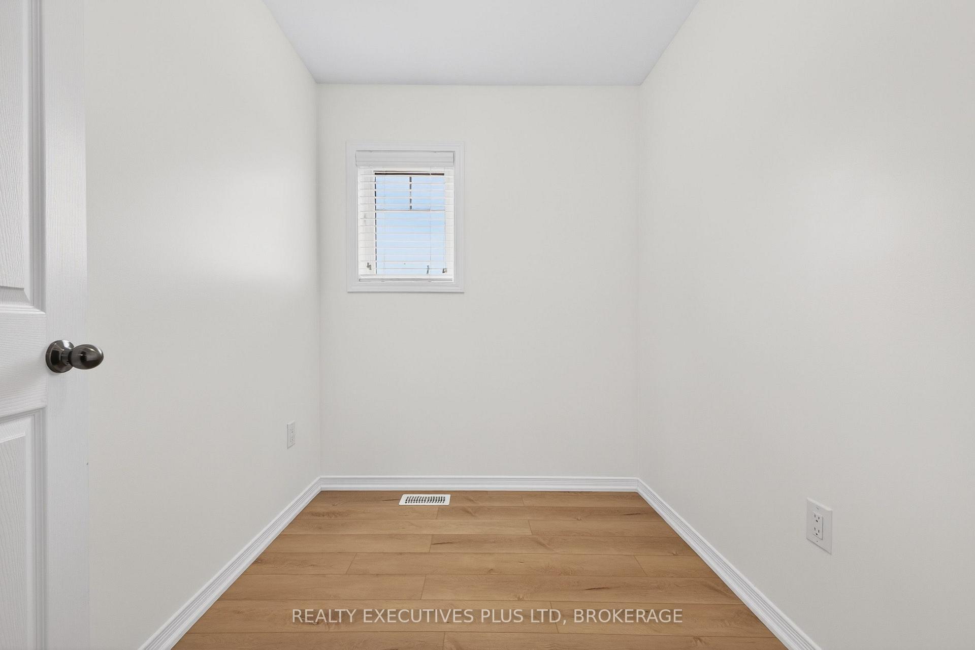 Photo 32 of 7829 Buckeye Crescent, Niagara Falls, Brown — HOMEH