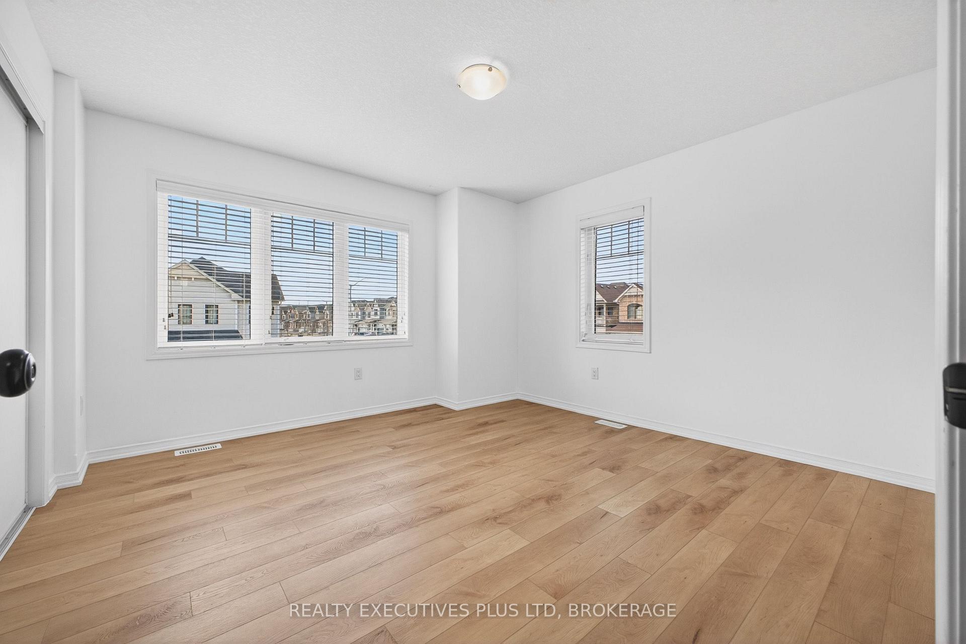 Photo 34 of 7829 Buckeye Crescent, Niagara Falls, Brown — HOMEH