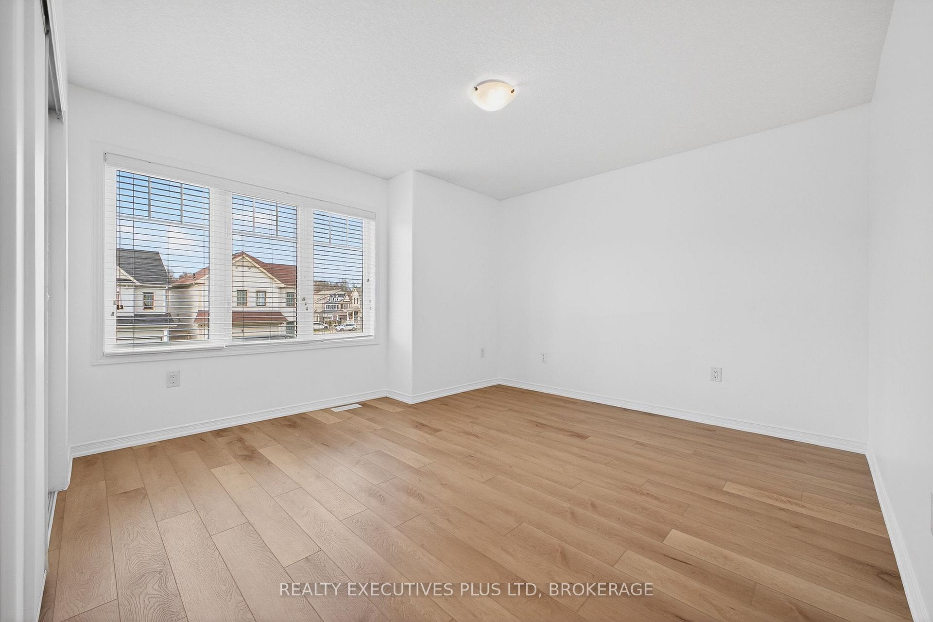Photo 37 of 7829 Buckeye Crescent, Niagara Falls, Brown — HOMEH