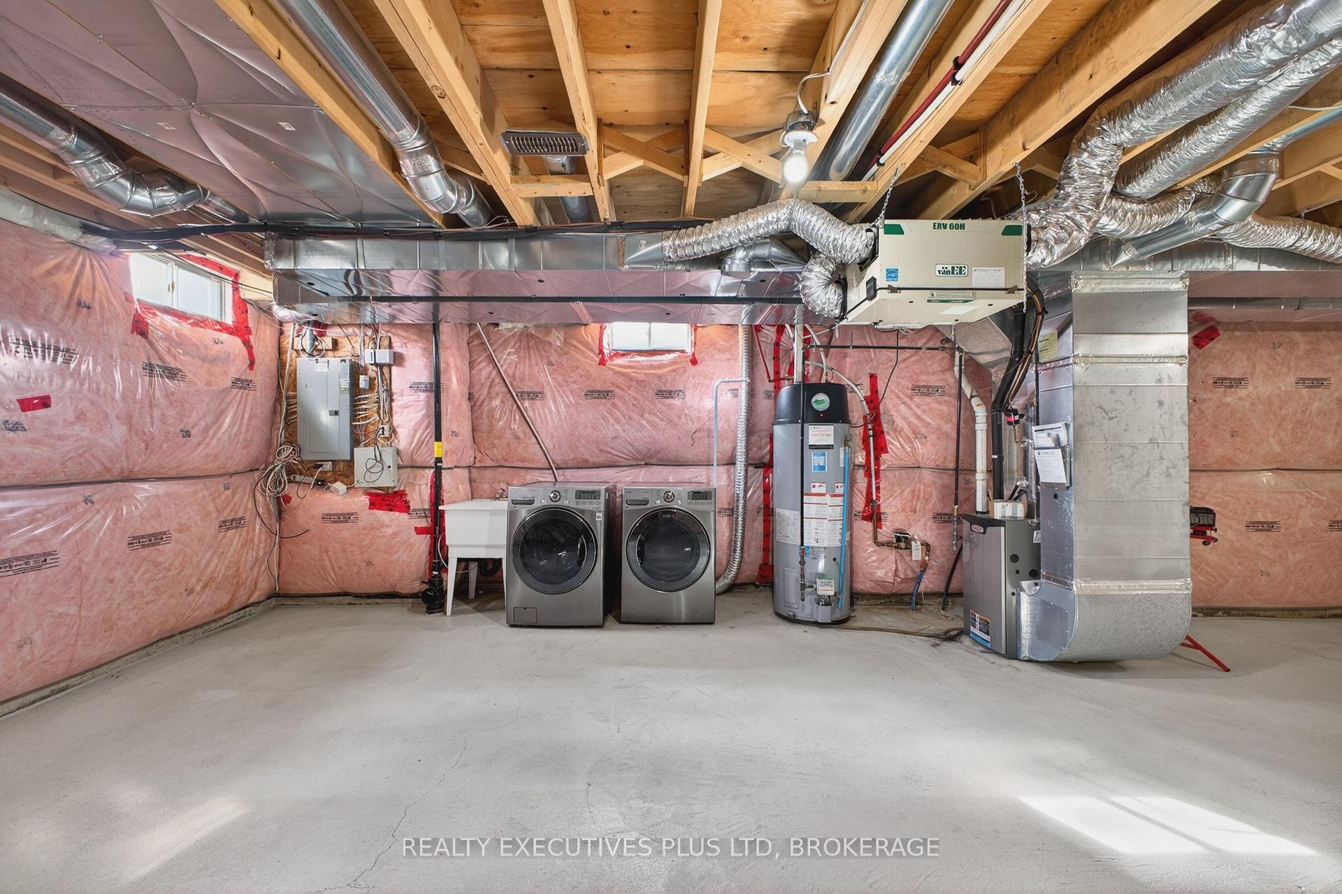 Photo 43 of 7829 Buckeye Crescent, Niagara Falls, Brown — HOMEH