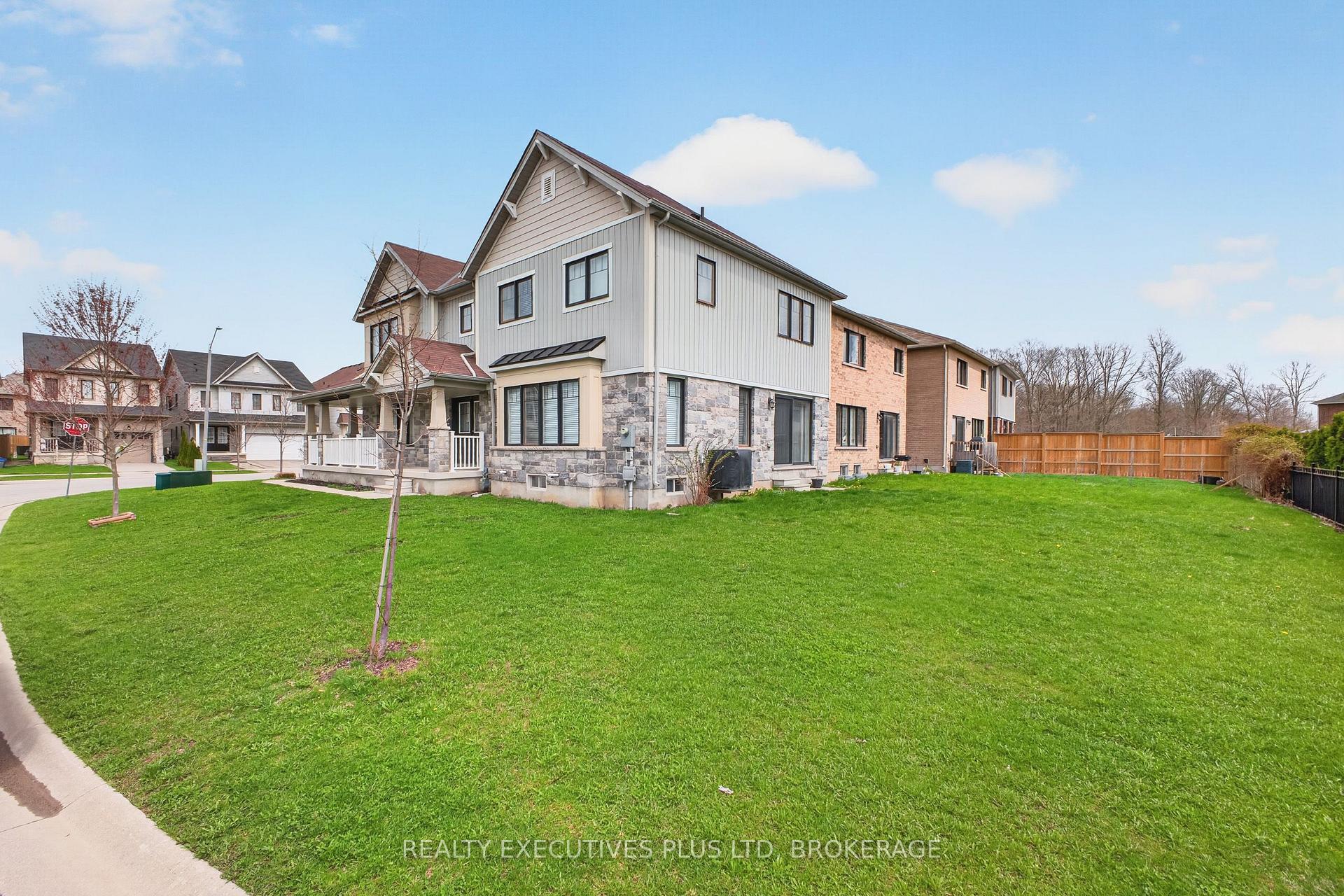 Photo 45 of 7829 Buckeye Crescent, Niagara Falls, Brown — HOMEH