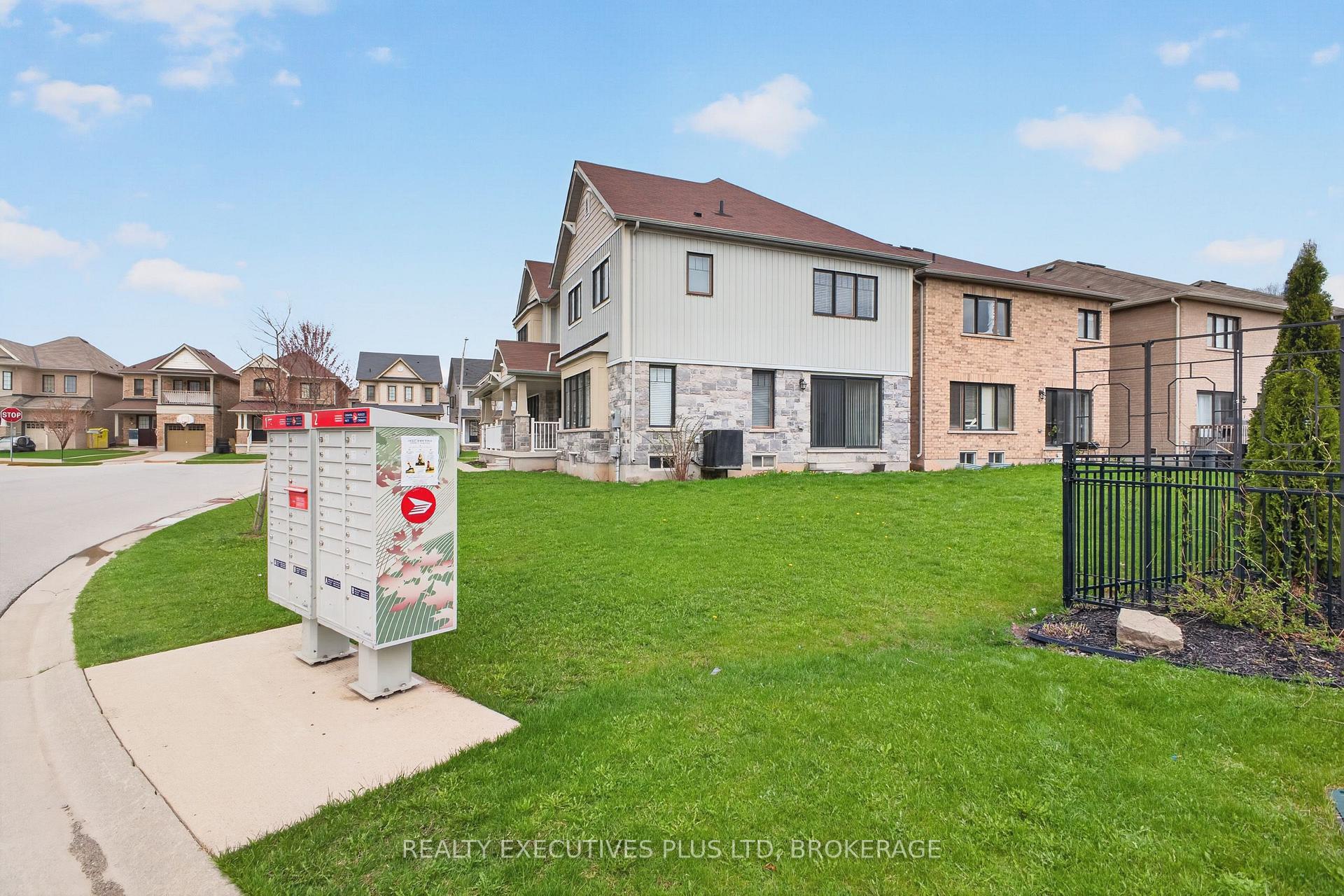 Photo 46 of 7829 Buckeye Crescent, Niagara Falls, Brown — HOMEH
