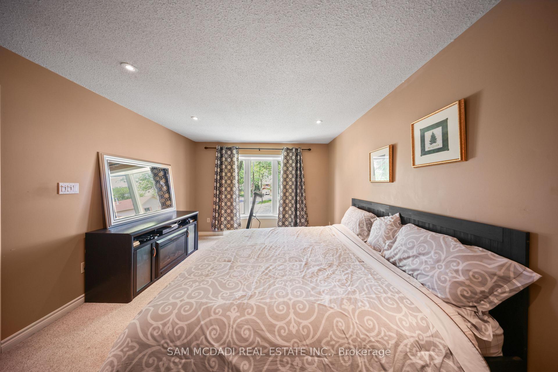 Photo 24 of 8 Nomad Court, Grimsby, Grimsby Beach — HOMEH