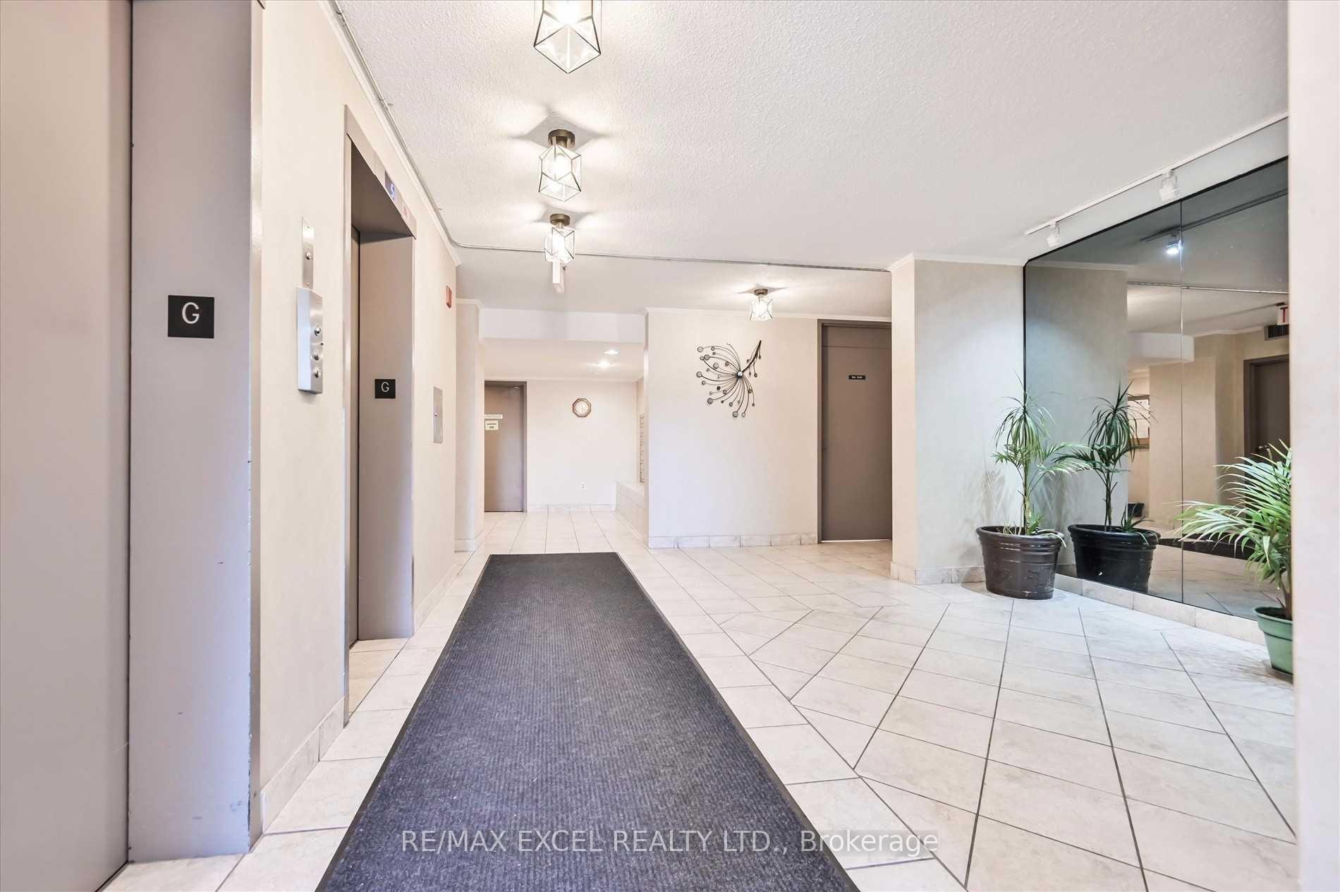Photo 5 of Unit 907, 2500 Bridletowne Circle, Scarborough, L'Amoreaux — HOMEH