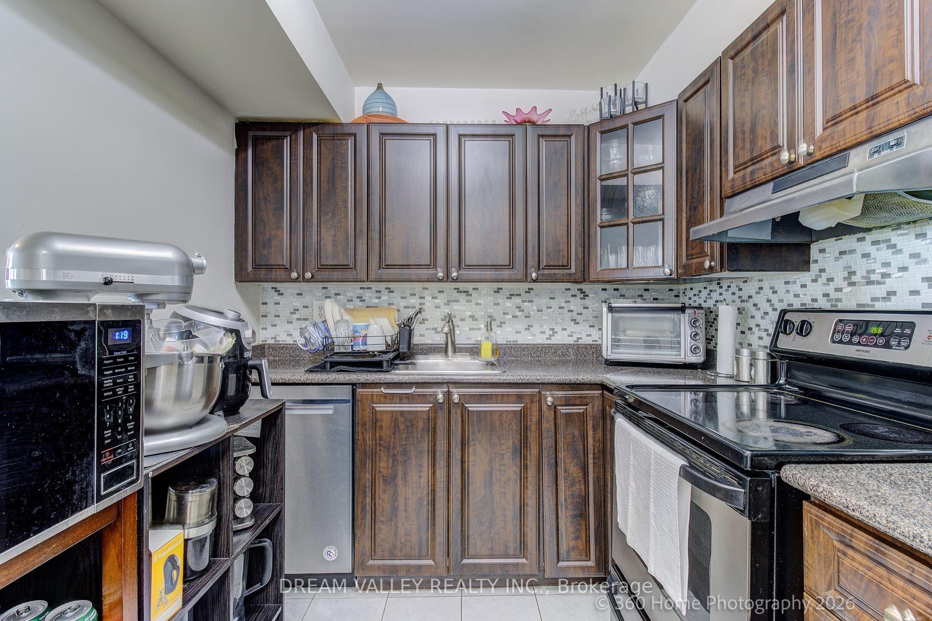 Photo 12 of Unit 811, 330 Mccowan Road, Scarborough, Eglinton East — HOMEH