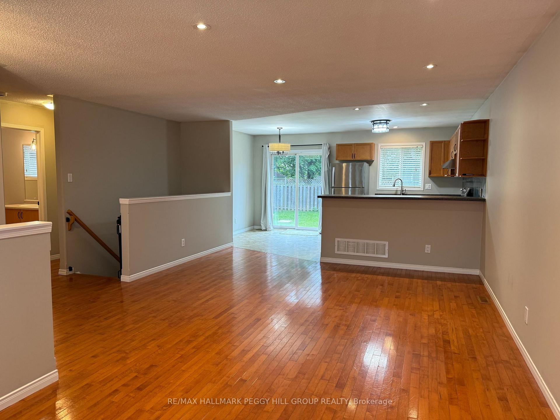 Photo 4 of Unit Main, 171 Hanmer Street E, Barrie, East Bayfield — HOMEH