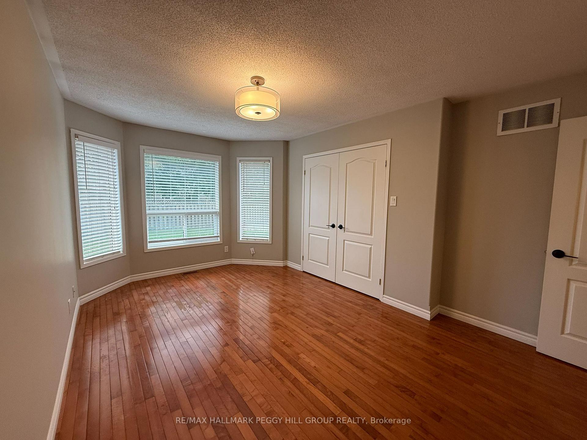 Photo 6 of Unit Main, 171 Hanmer Street E, Barrie, East Bayfield — HOMEH