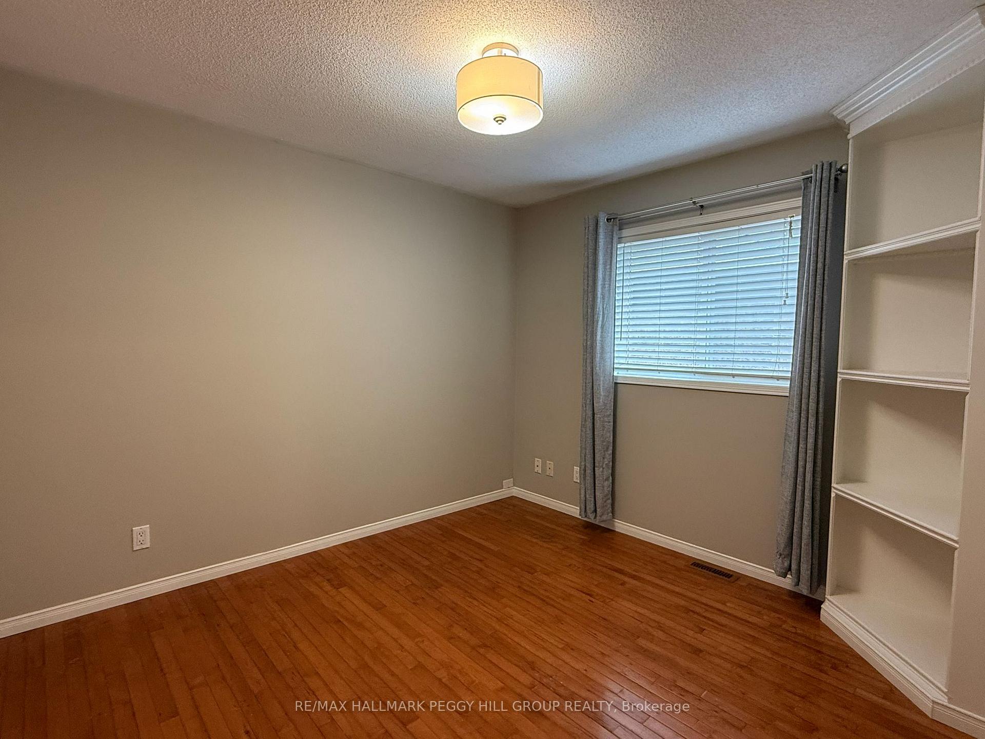 Photo 7 of Unit Main, 171 Hanmer Street E, Barrie, East Bayfield — HOMEH