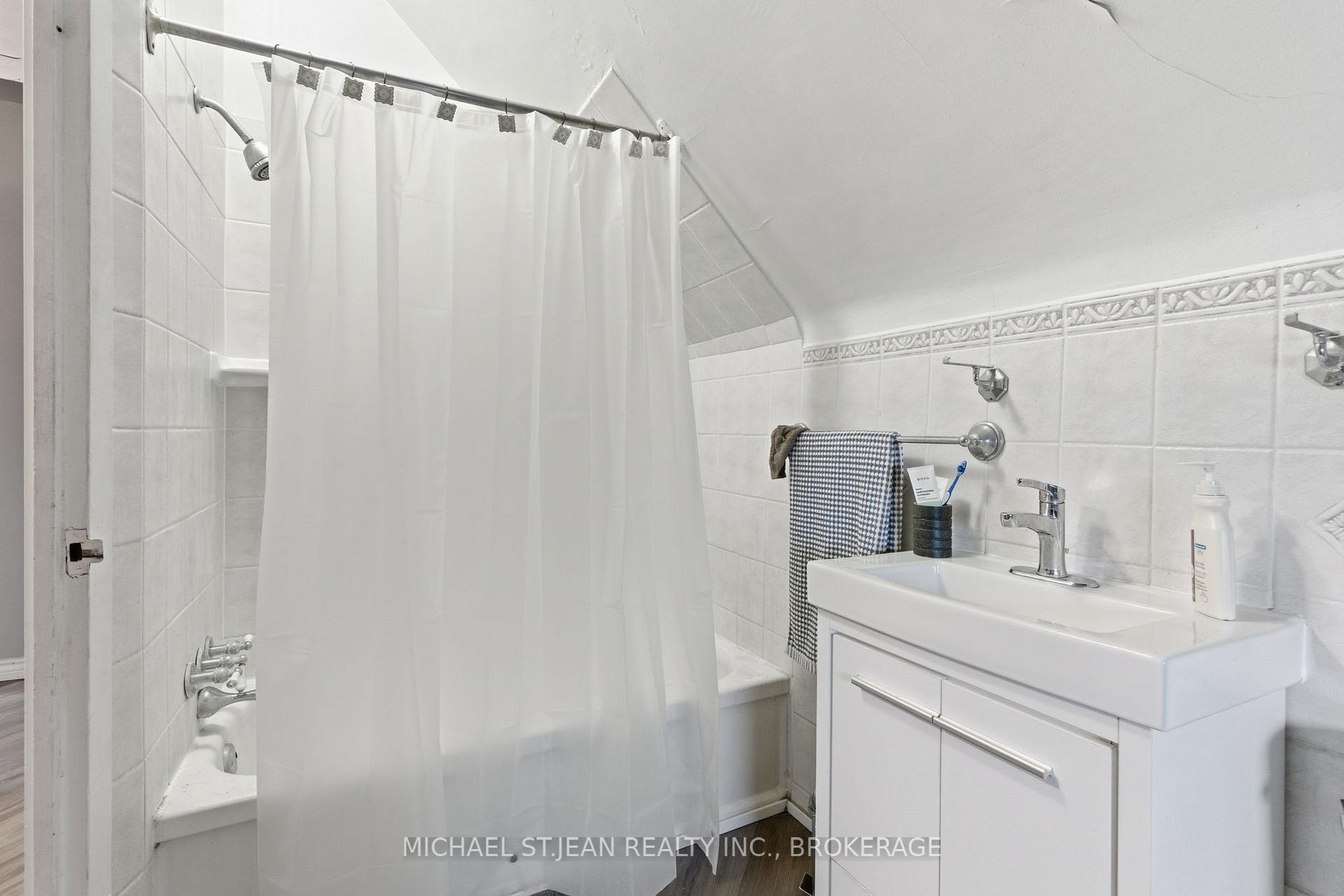 Photo 45 of 30 Ontario Avenue, Hamilton, Stinson — HOMEH