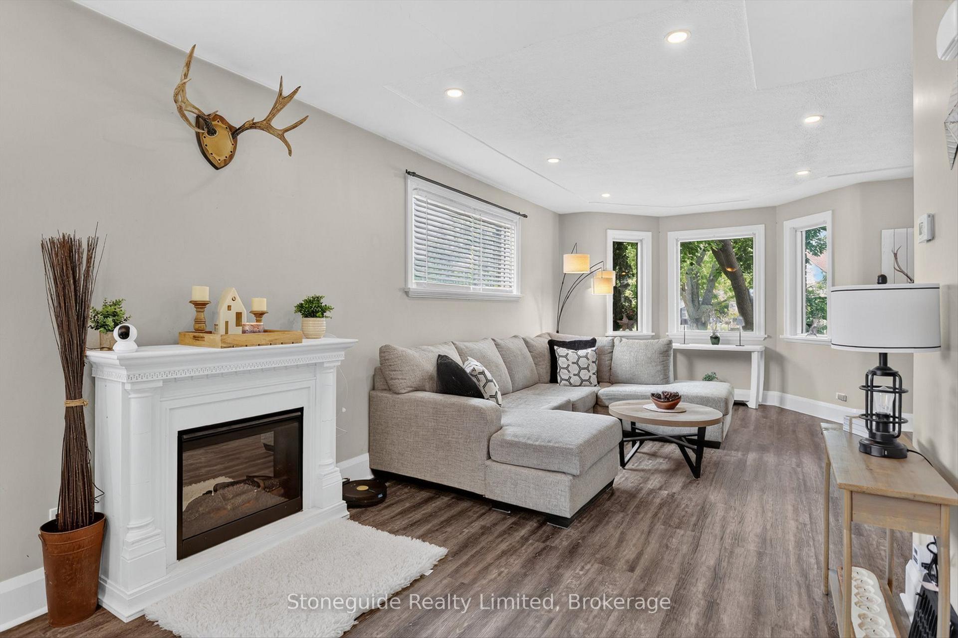 Photo 5 of 565 Riverside Drive, Peterborough, Otonabee Ward 1 — HOMEH