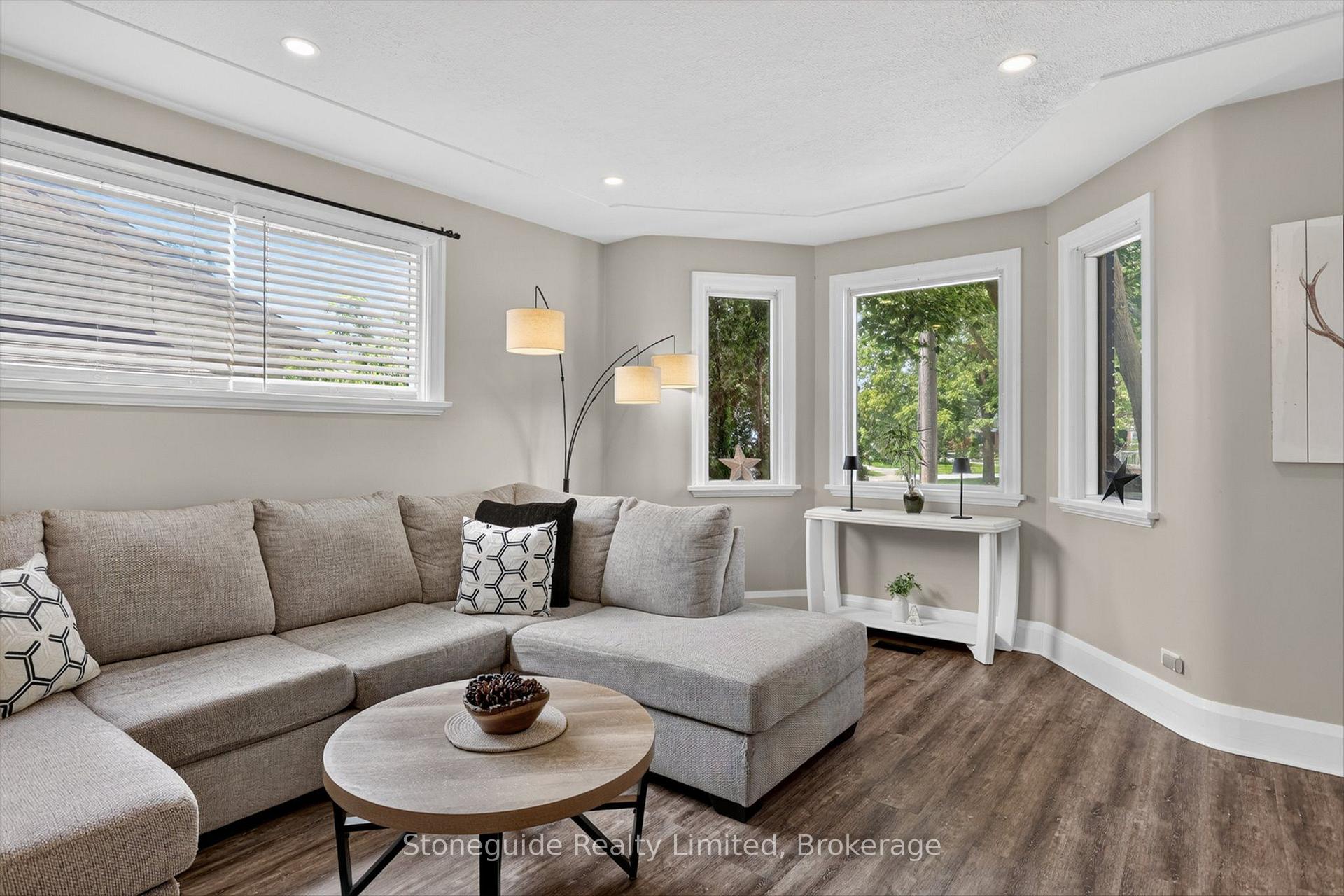 Photo 6 of 565 Riverside Drive, Peterborough, Otonabee Ward 1 — HOMEH