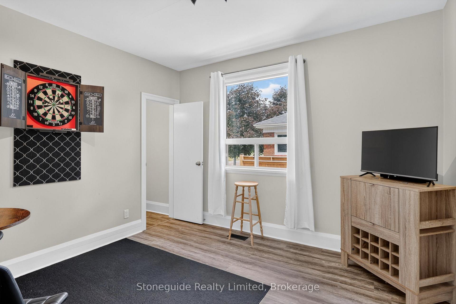 Photo 13 of 565 Riverside Drive, Peterborough, Otonabee Ward 1 — HOMEH