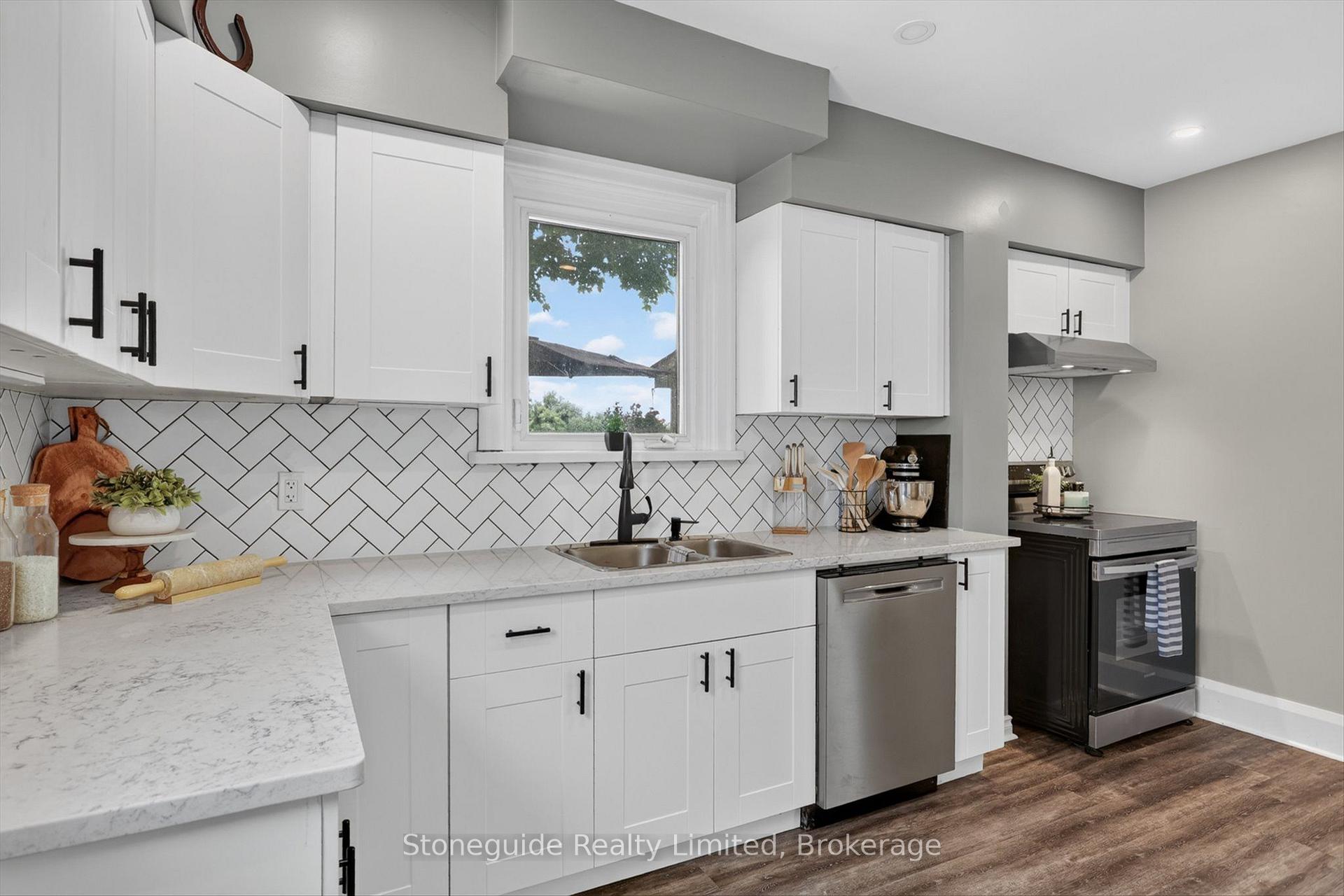 Photo 18 of 565 Riverside Drive, Peterborough, Otonabee Ward 1 — HOMEH