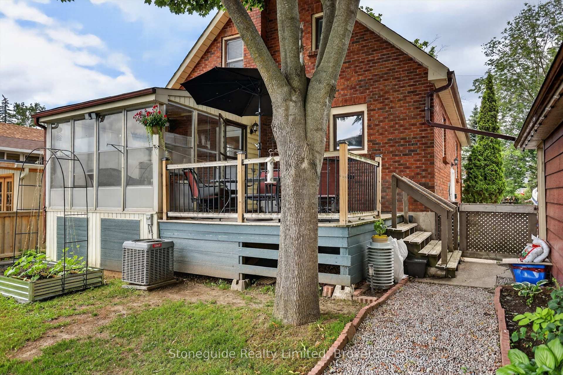 Photo 37 of 565 Riverside Drive, Peterborough, Otonabee Ward 1 — HOMEH