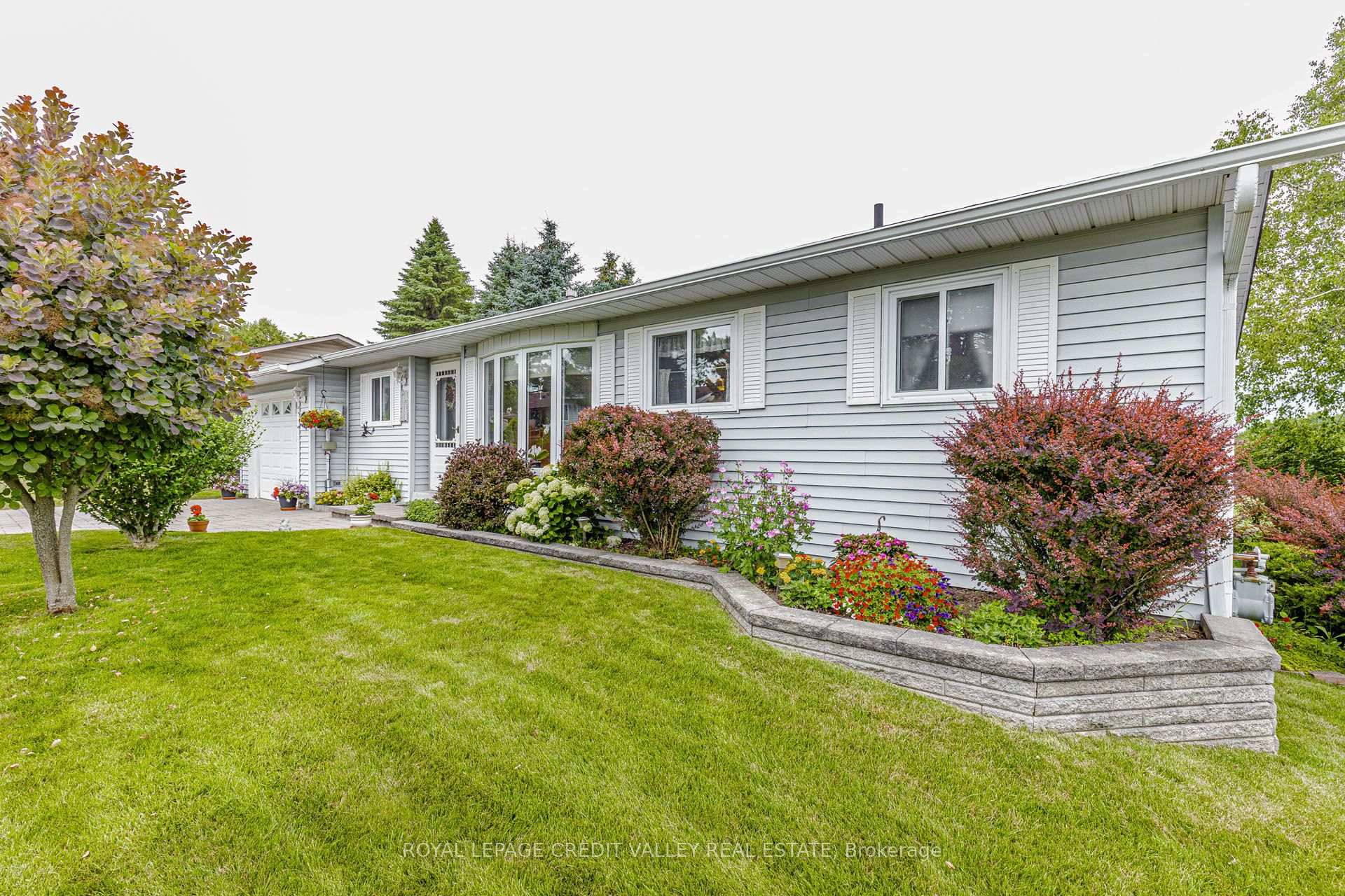 Photo 3 of 118 Tecumseth Pines Drive, New Tecumseth, Rural New Tecumseth — HOMEH