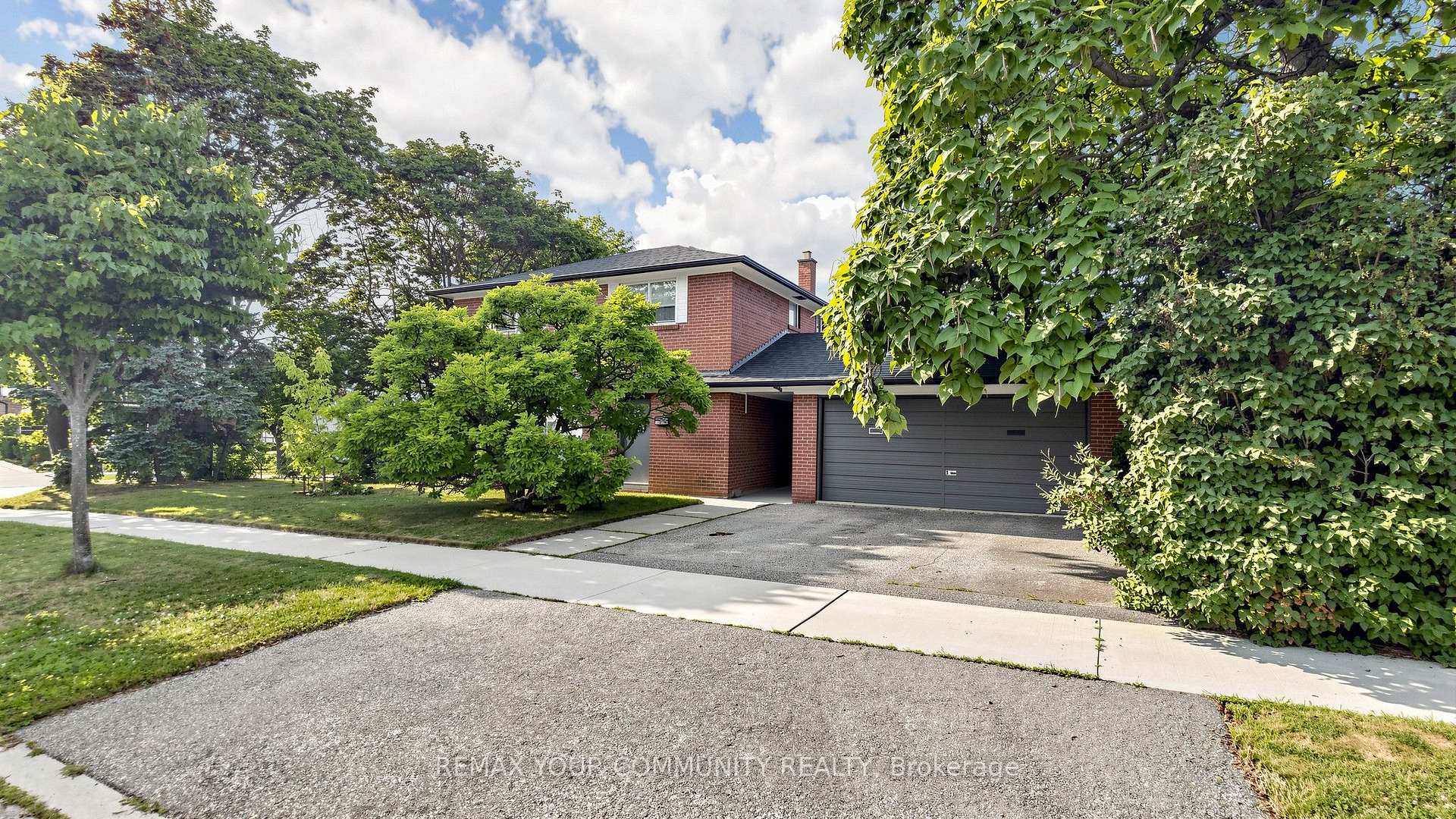 Photo 2 of 61 Norfield Crescent, Etobicoke, Elms-Old Rexdale — HOMEH