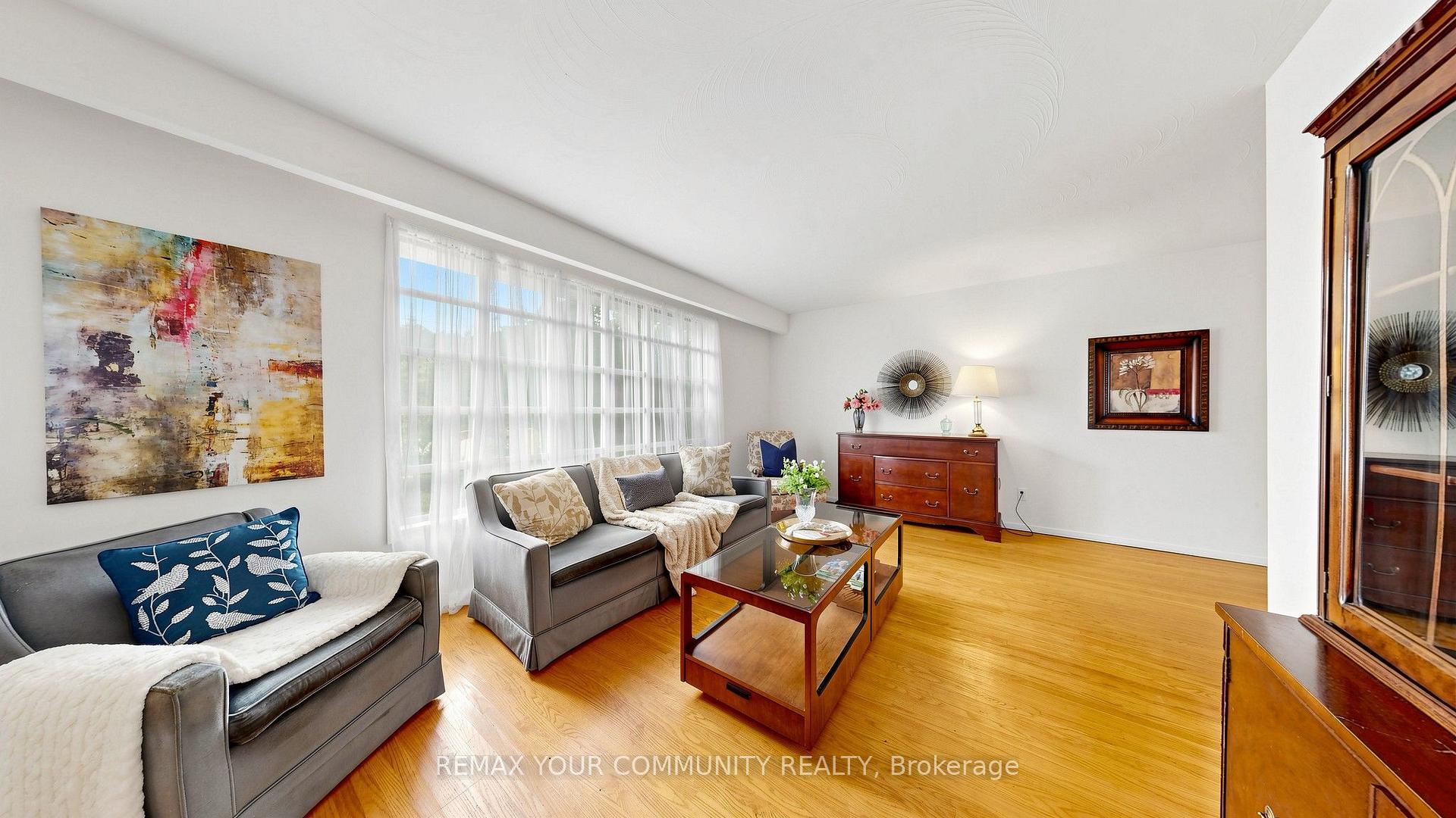 Photo 5 of 61 Norfield Crescent, Etobicoke, Elms-Old Rexdale — HOMEH