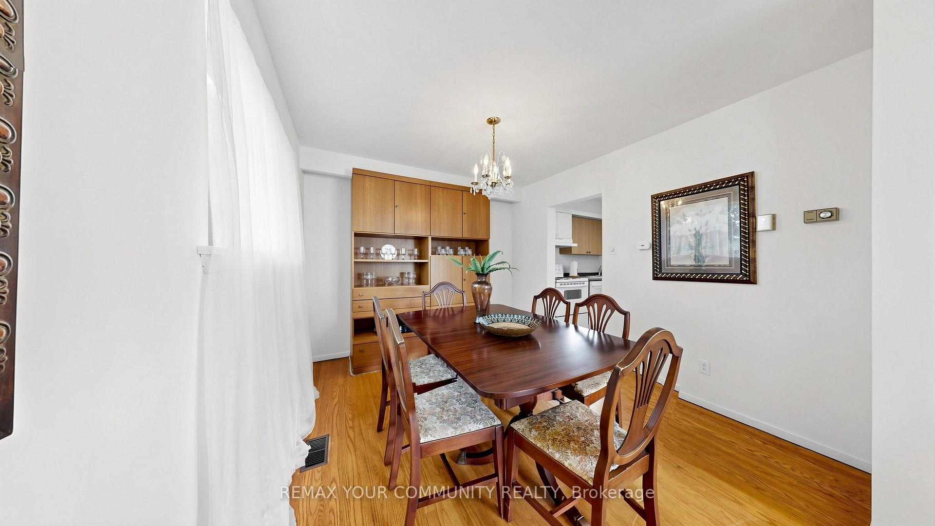 Photo 6 of 61 Norfield Crescent, Etobicoke, Elms-Old Rexdale — HOMEH